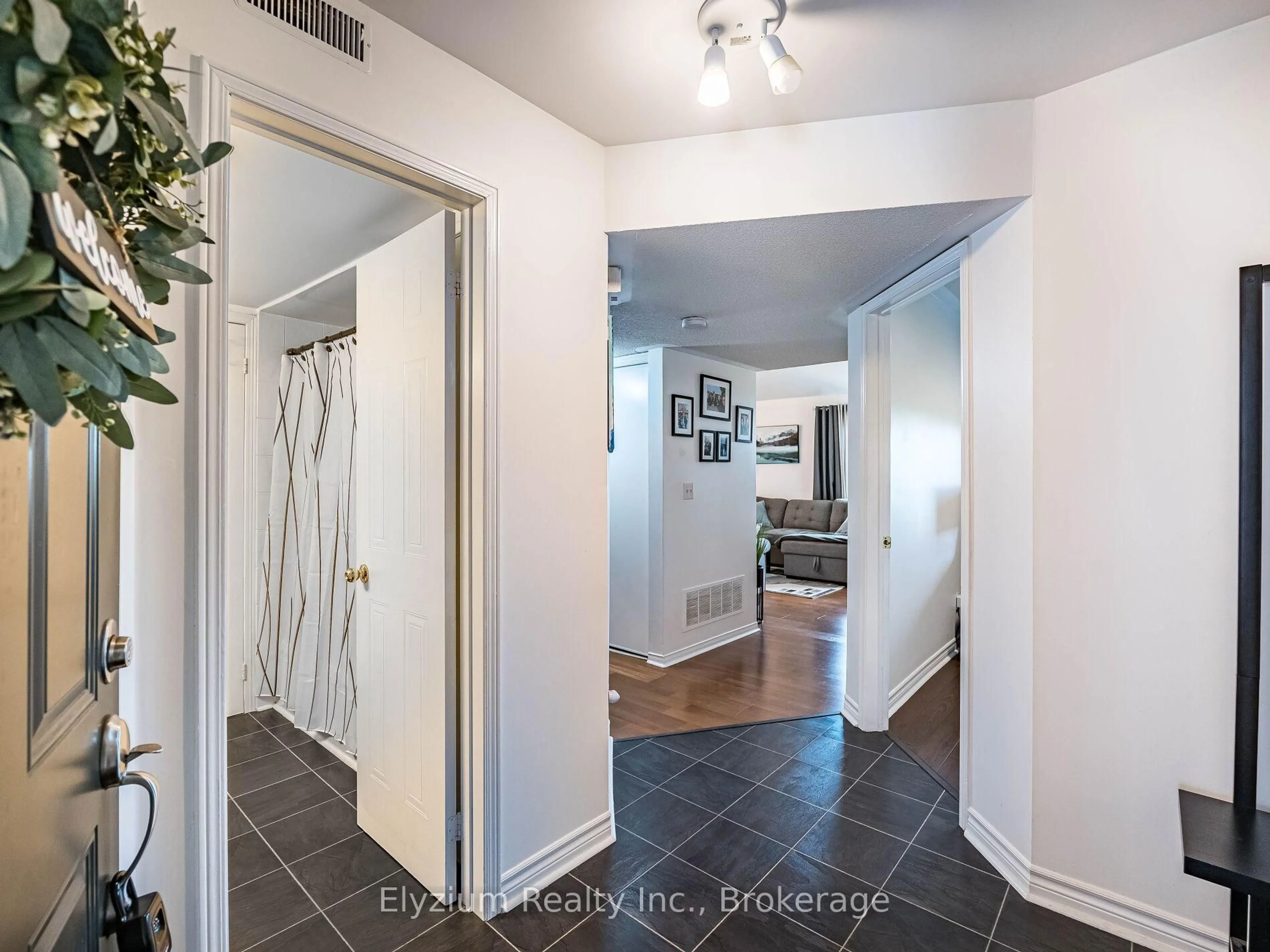 Indoor entryway for 75 Bristol Rd #193, Mississauga Ontario L4Z 3P2