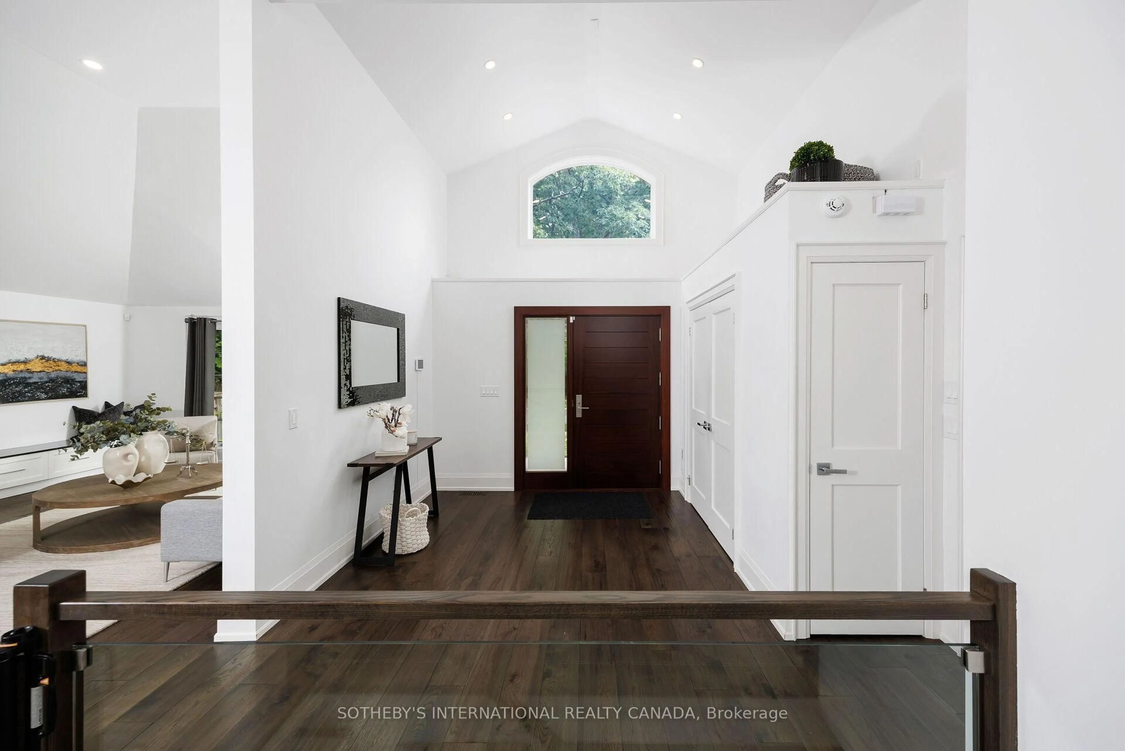 Indoor entryway for 1188 Fair Birch Dr, Mississauga Ontario L5H 1M6