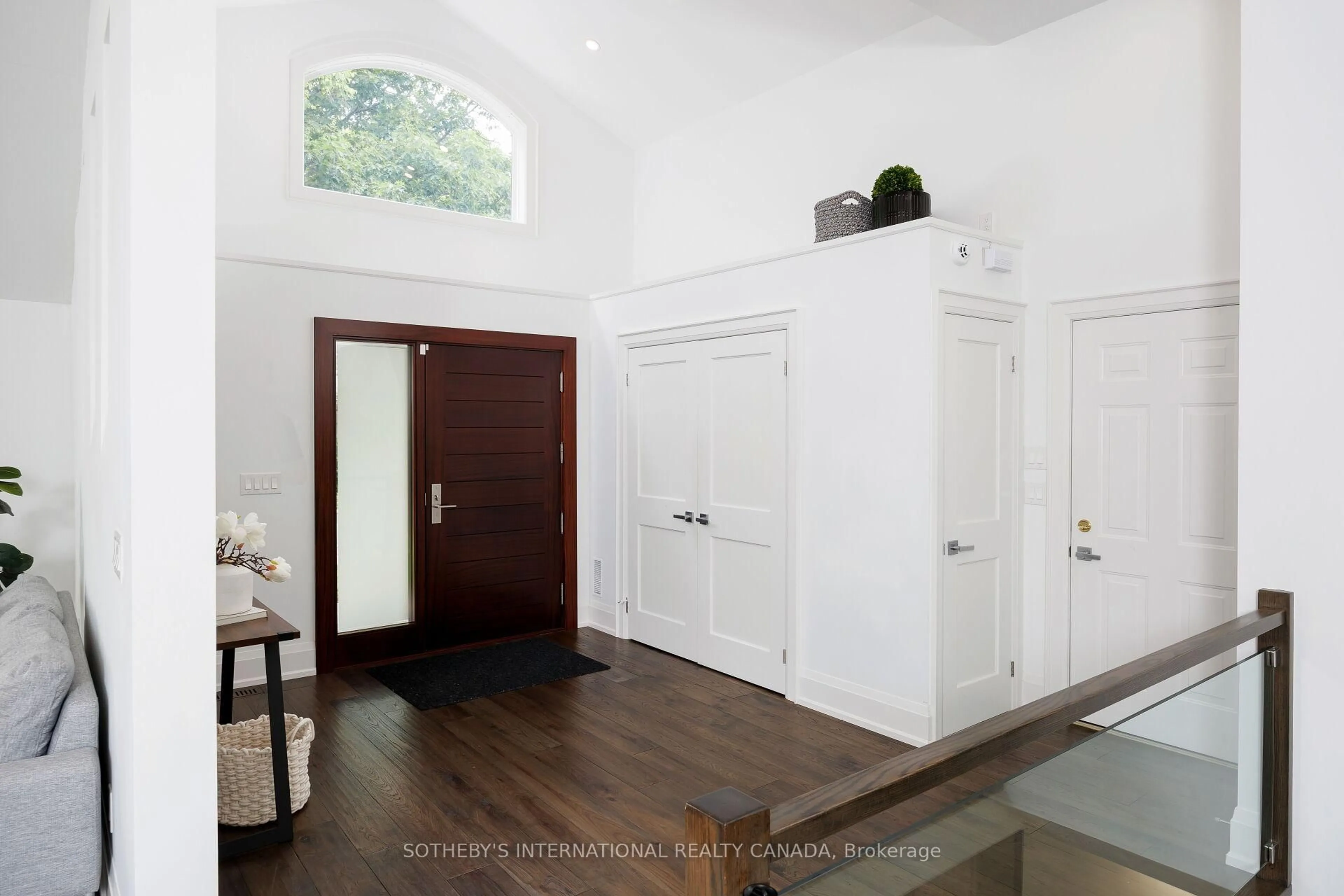 Indoor entryway for 1188 Fair Birch Dr, Mississauga Ontario L5H 1M6