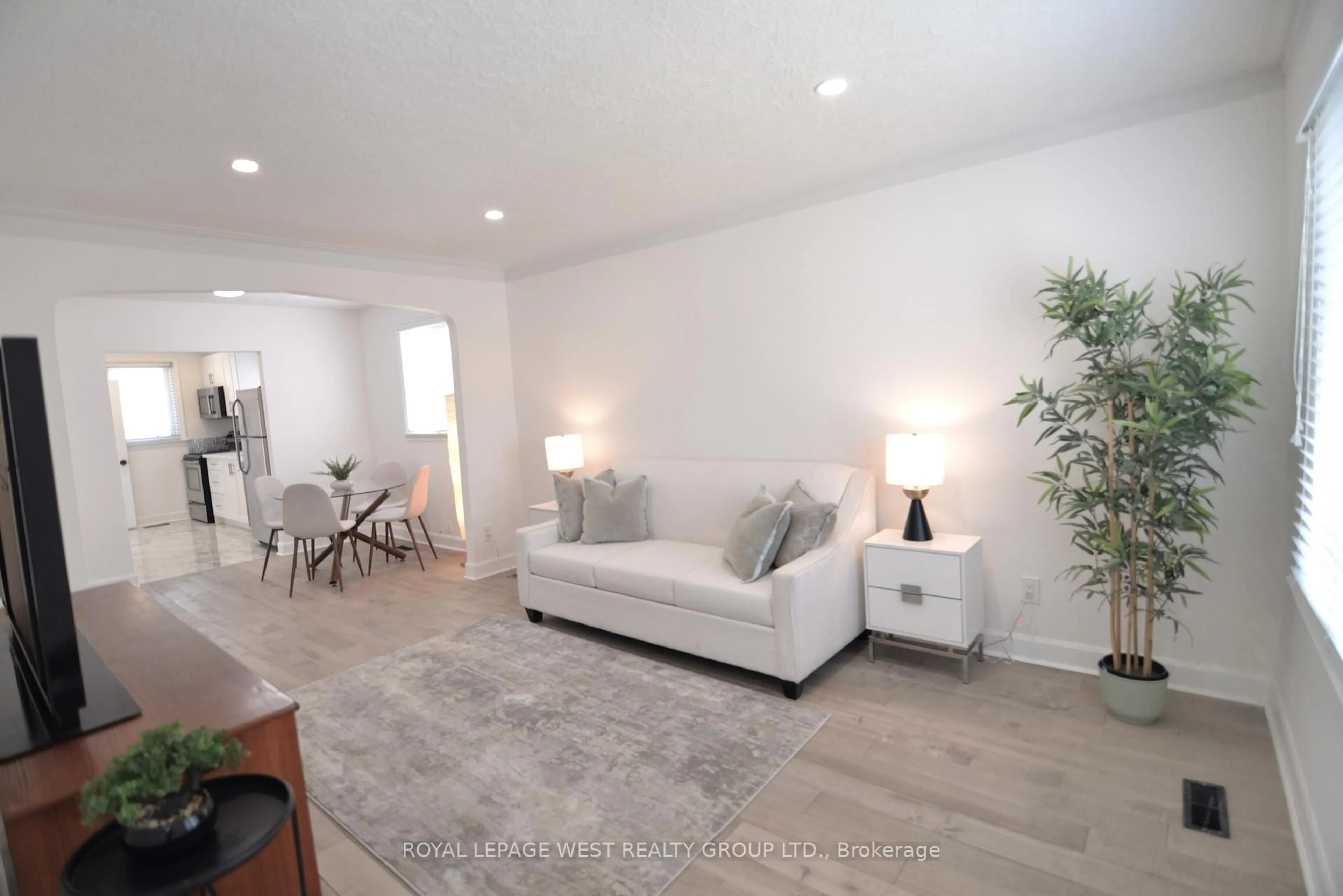 Living room with furniture, unknown for 905 Islington Ave, Toronto Ontario M8Z 4P1