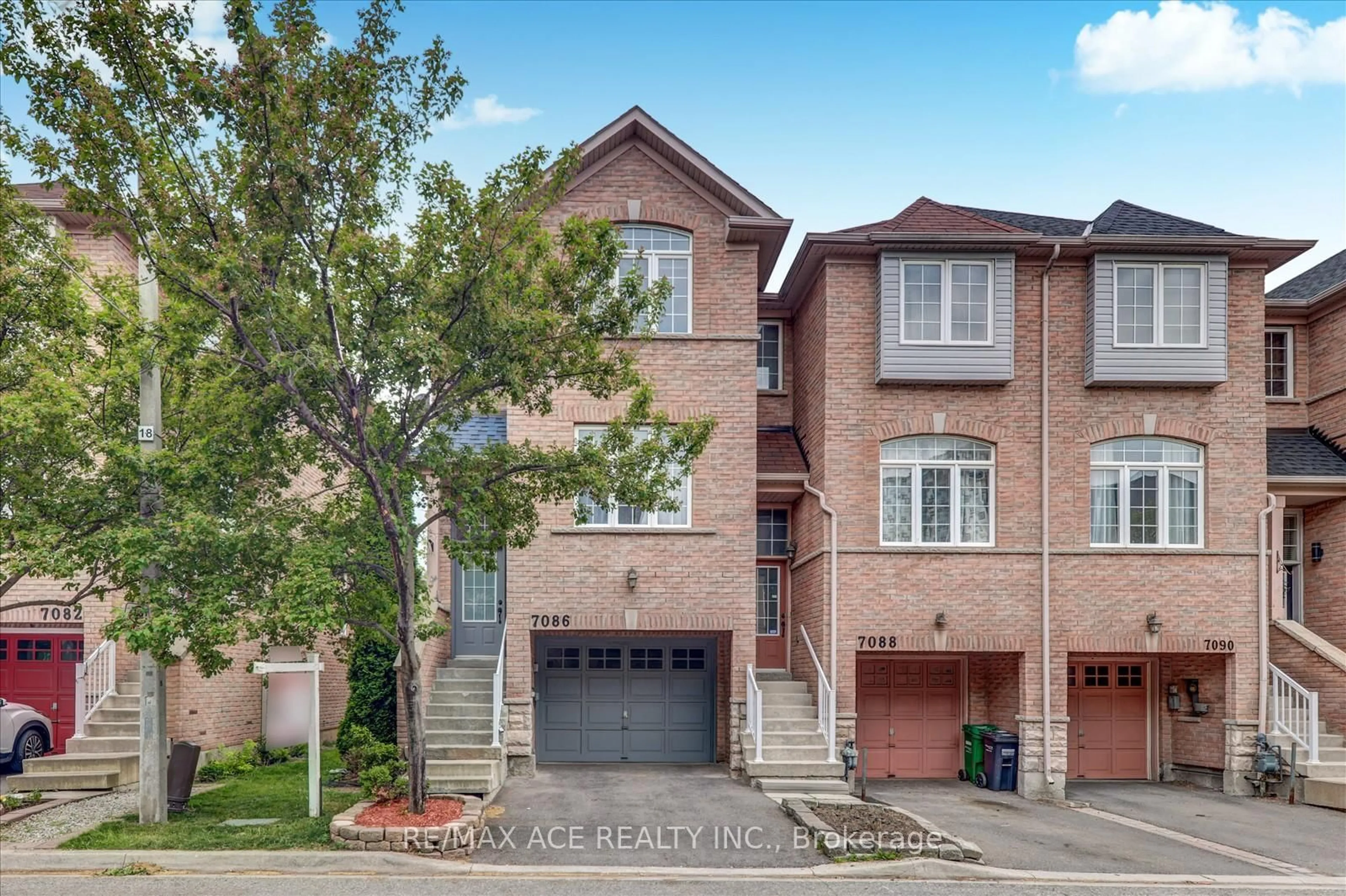 Home with brick exterior material, street for 7086 Fairmeadow Cres, Mississauga Ontario L5N 8R5