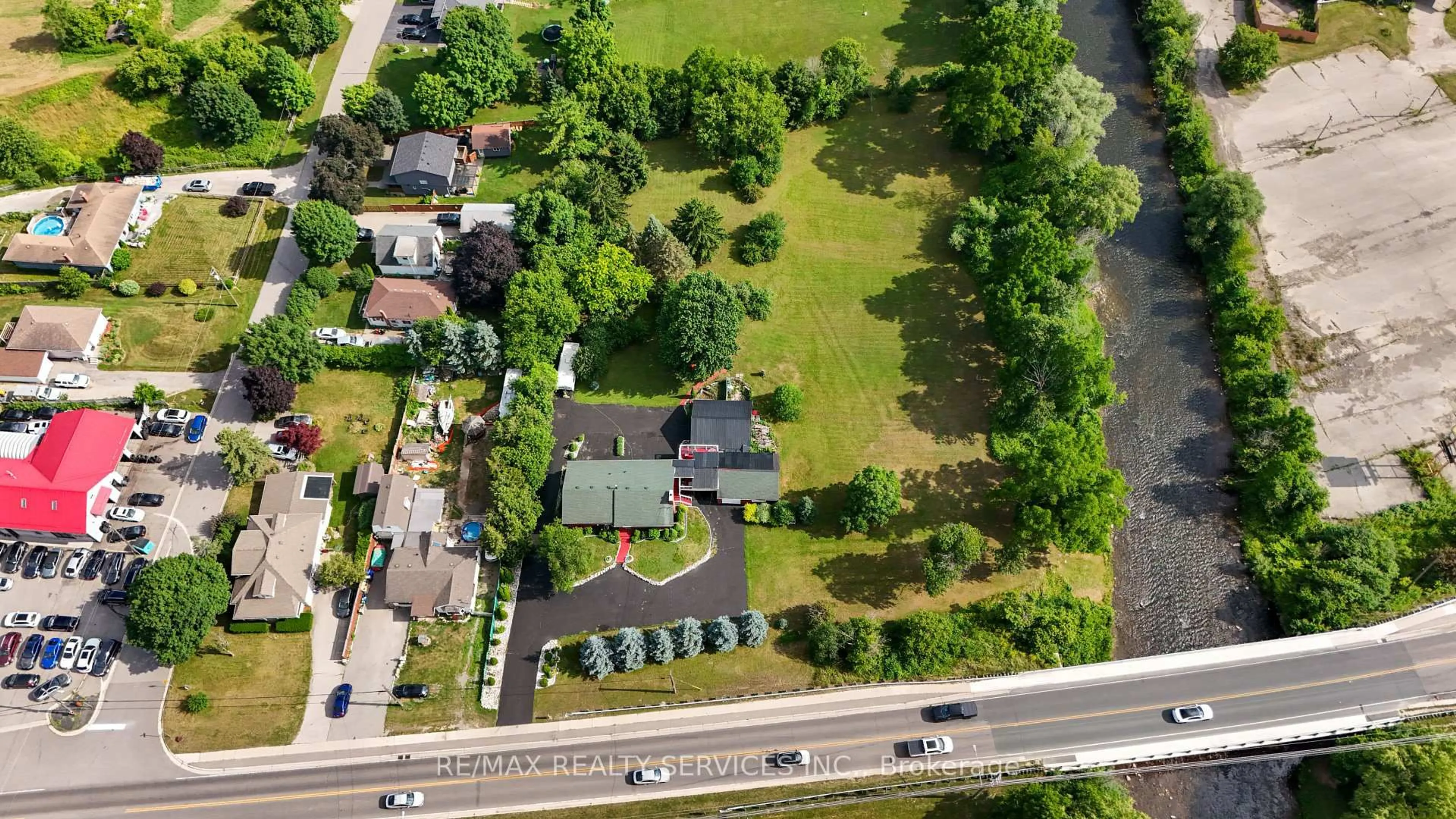 A pic from outside/outdoor area/front of a property/back of a property/a pic from drone, street for 538 Guelph St, Halton Hills Ontario L0P 0A2