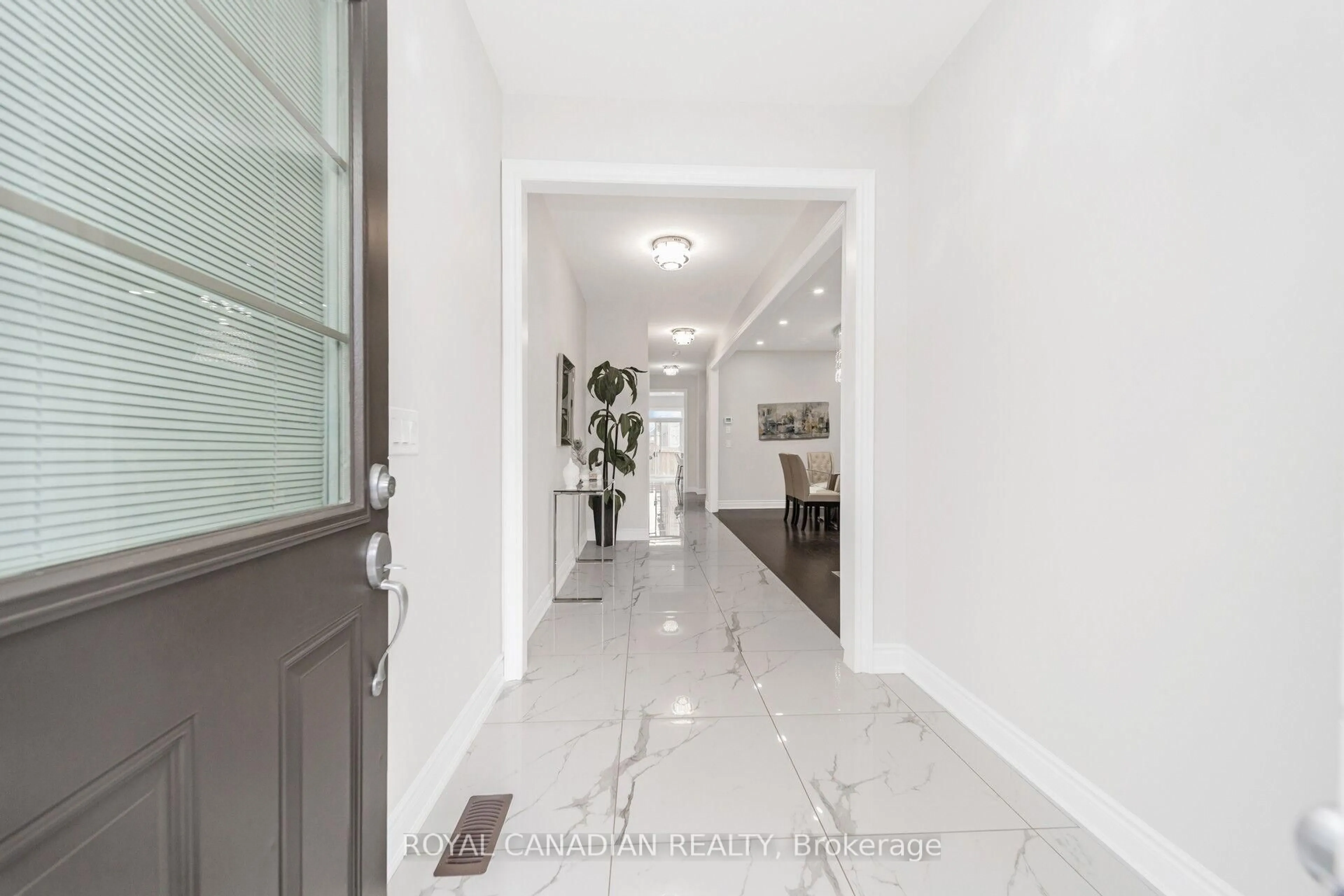 Indoor foyer for 1531 Mendelson Hts, Milton Ontario L9E 1H3