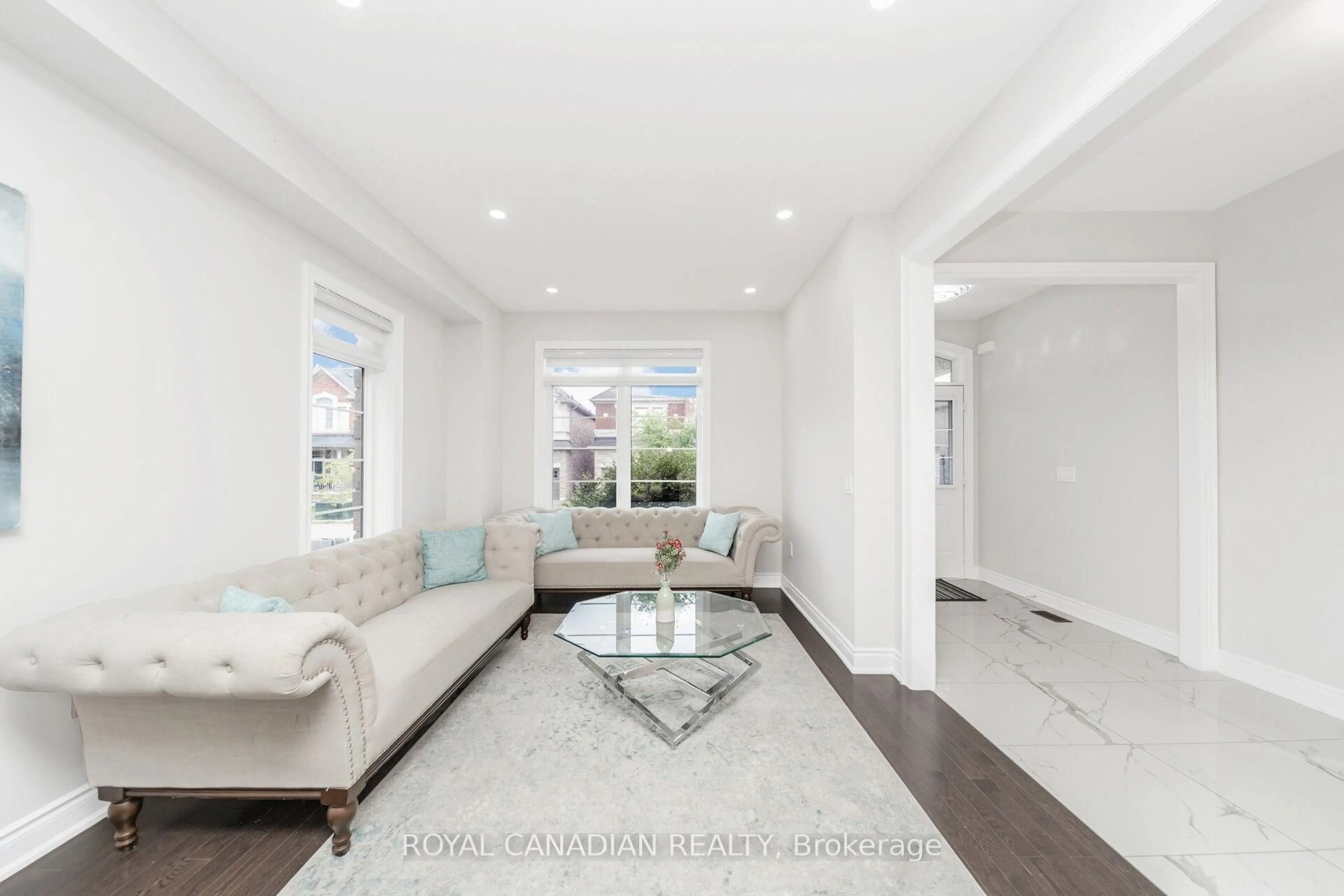Living room with furniture, unknown for 1531 Mendelson Hts, Milton Ontario L9E 1H3