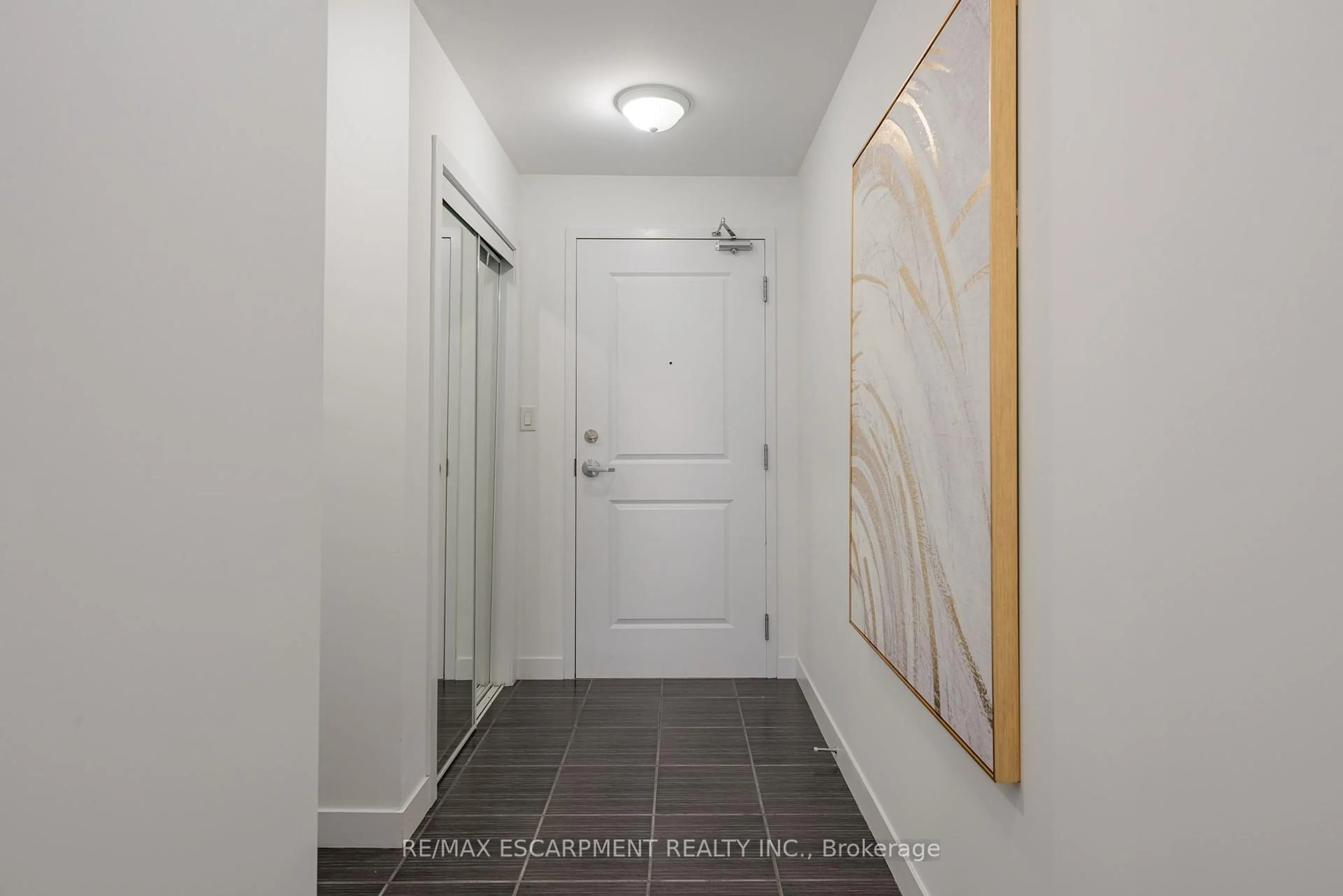 Indoor entryway for 5317 Upper Middle Rd #316, Burlington Ontario L7L 0G8