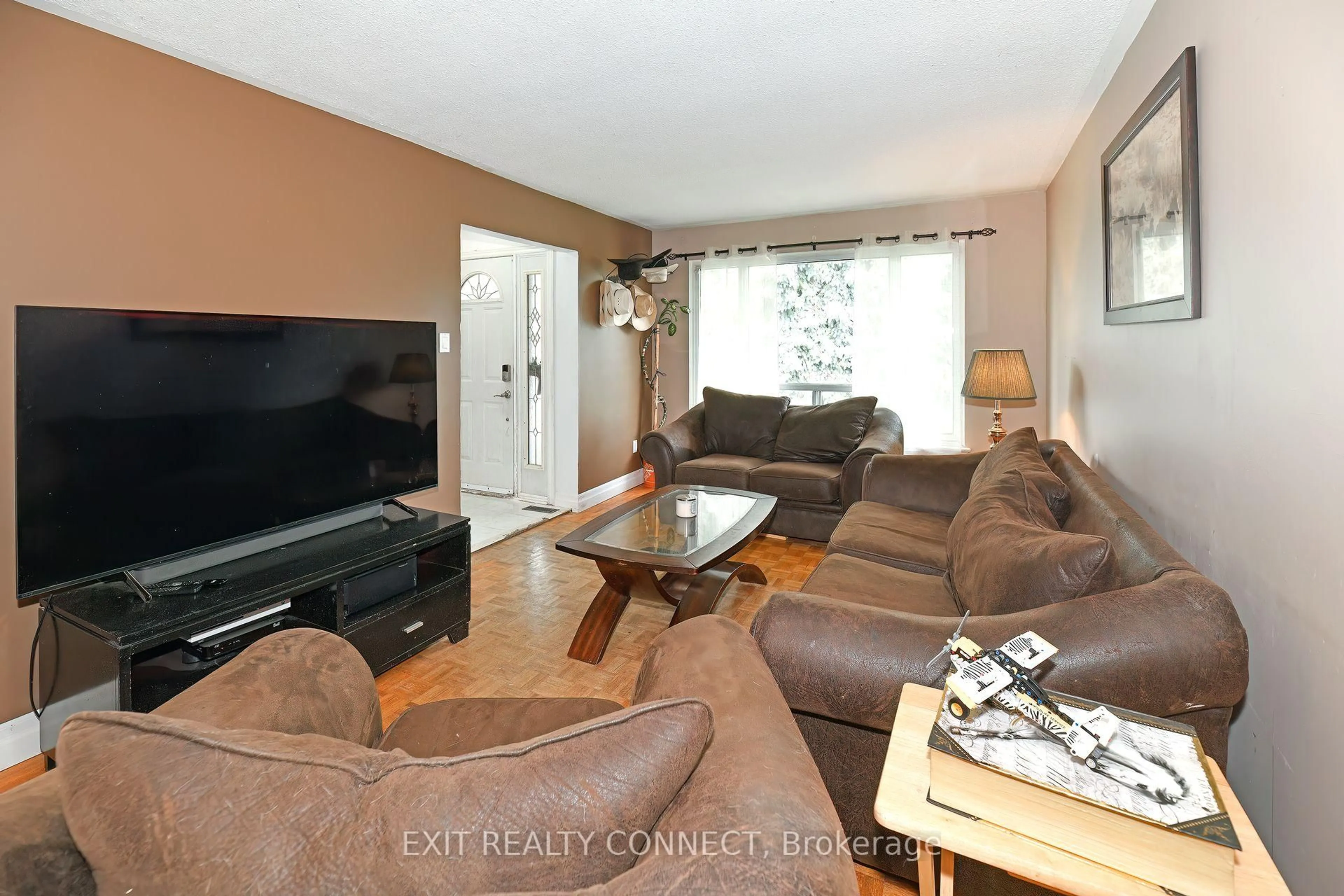 Living room with furniture, wood/laminate floor for 7 Mandarin Cres, Brampton Ontario L6S 2S2