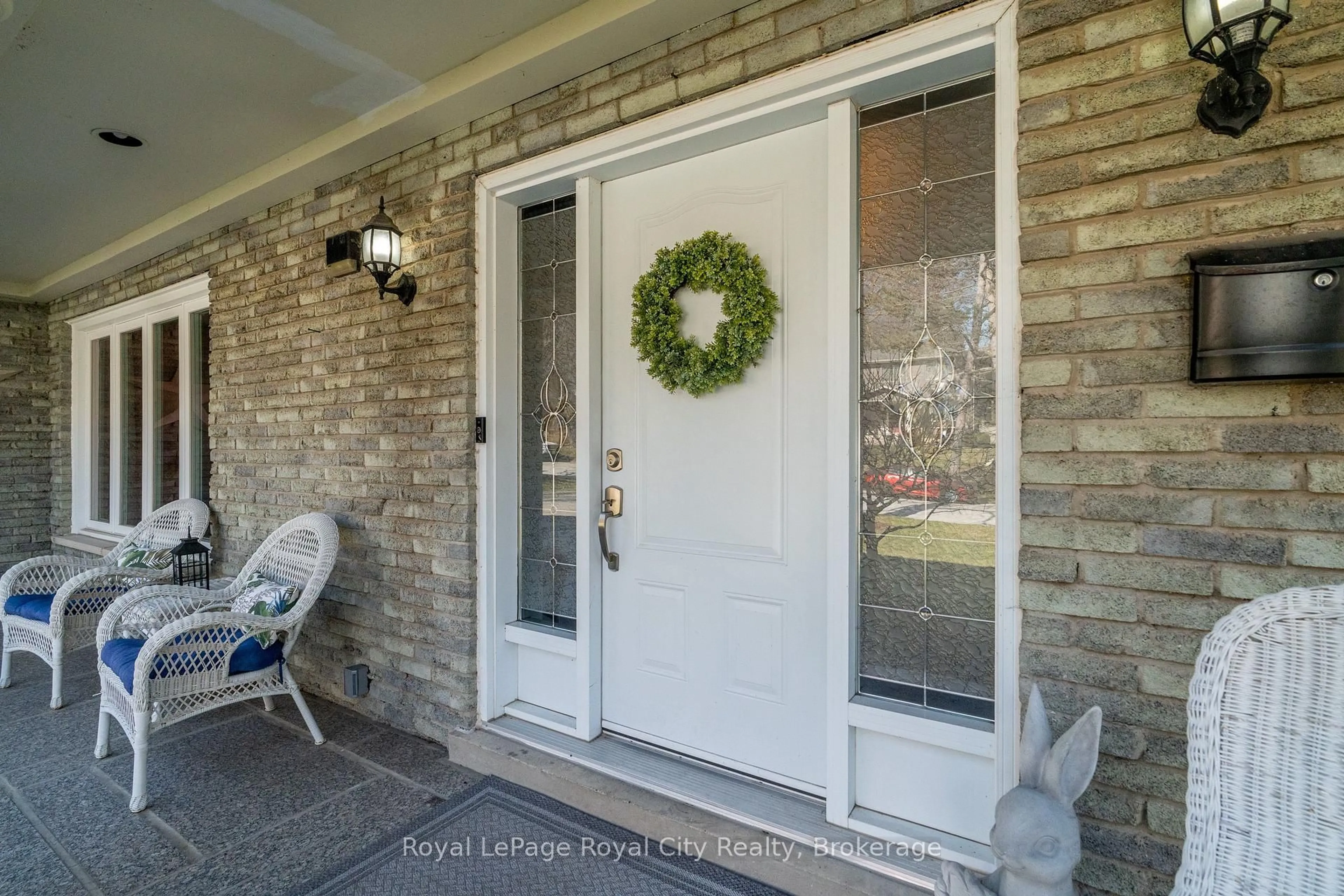 Indoor entryway for 1548 Troika Crt, Mississauga Ontario L5J 4C4