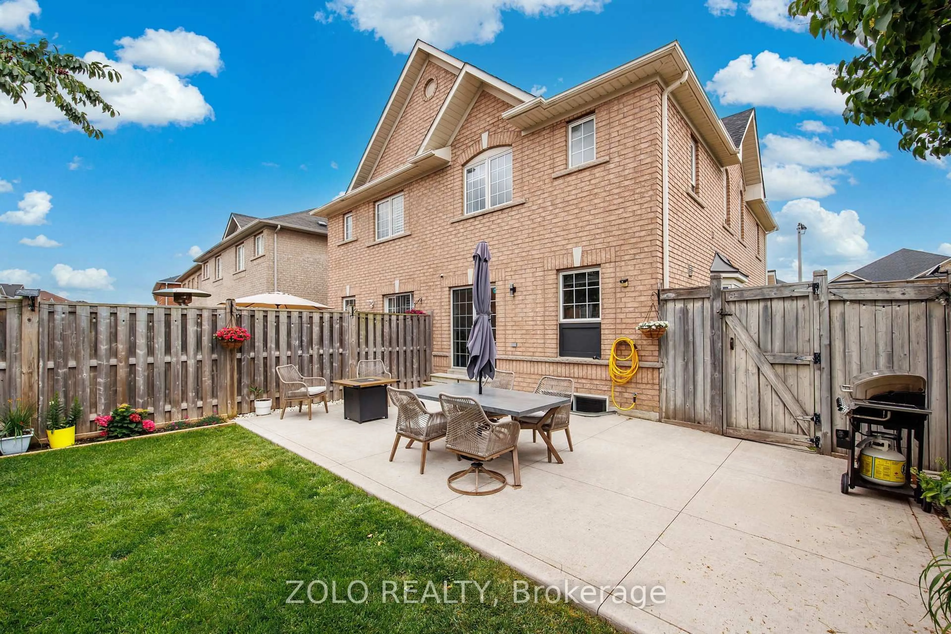 Patio, street for 79 Crystalview Cres, Brampton Ontario L6P 2S3