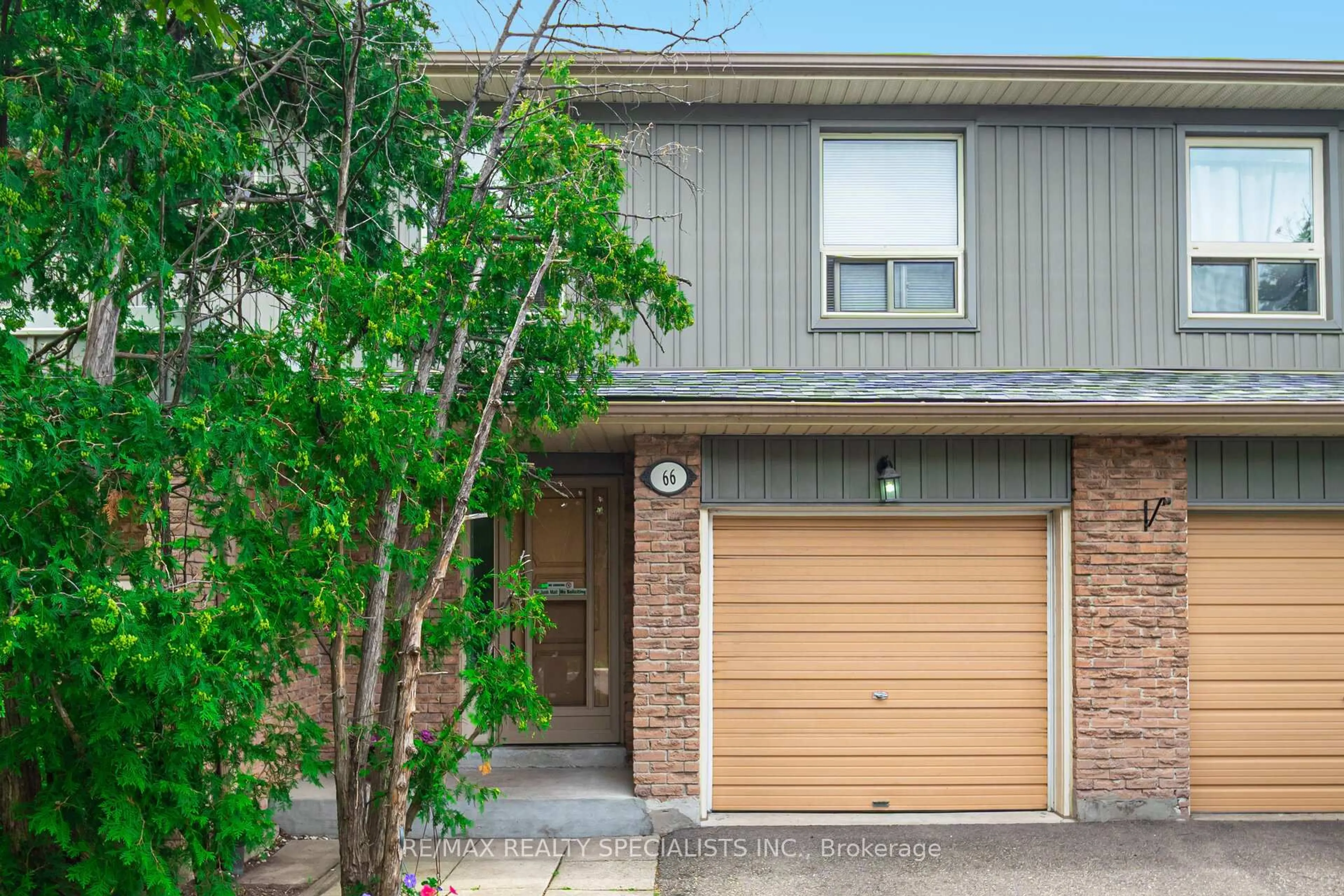 Home with brick exterior material, street for 60 Hanson Rd, Mississauga Ontario L5B 2P6