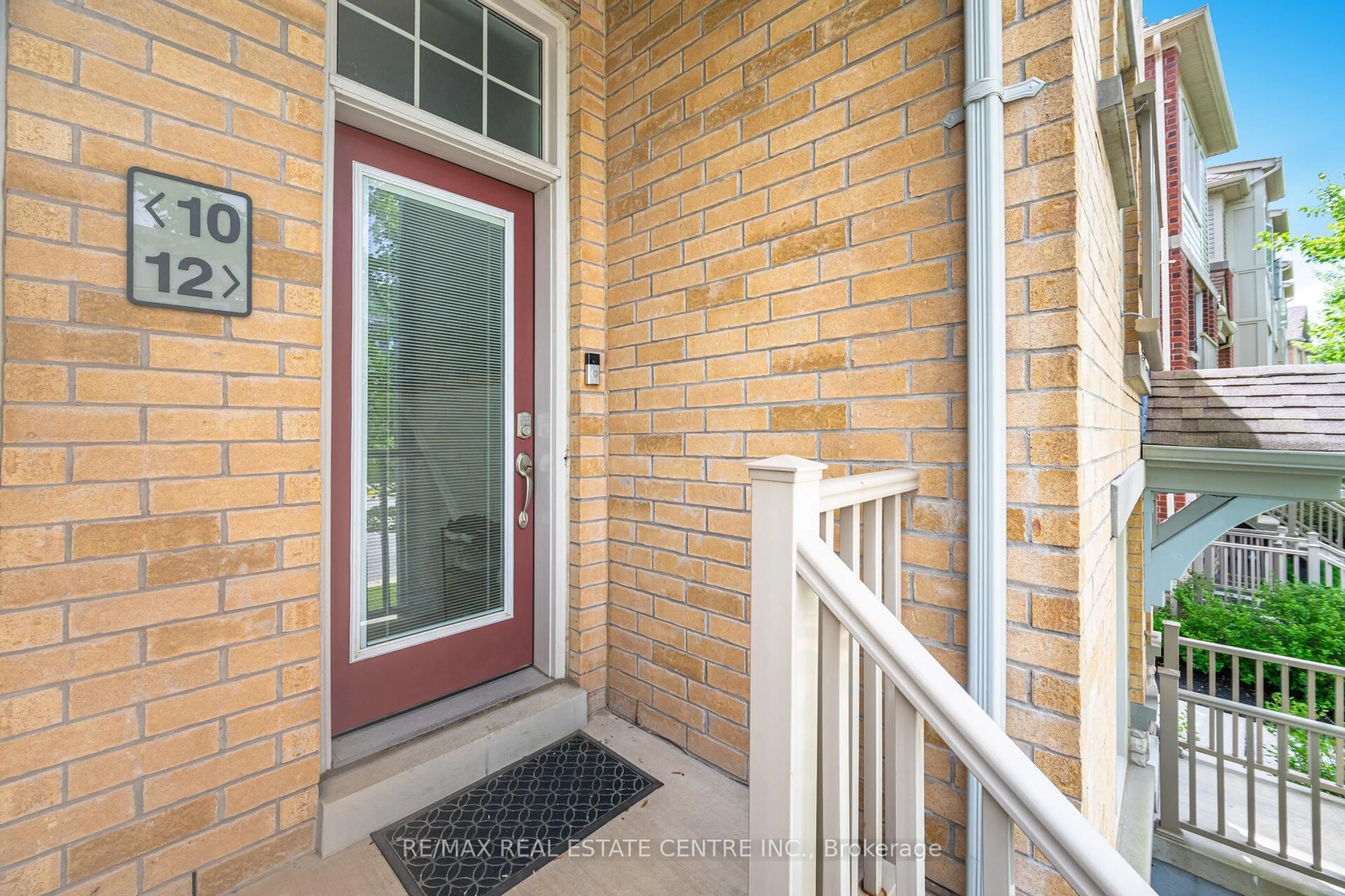 Indoor entryway for 3070 Thomas St #12, Mississauga Ontario L5M 0T2
