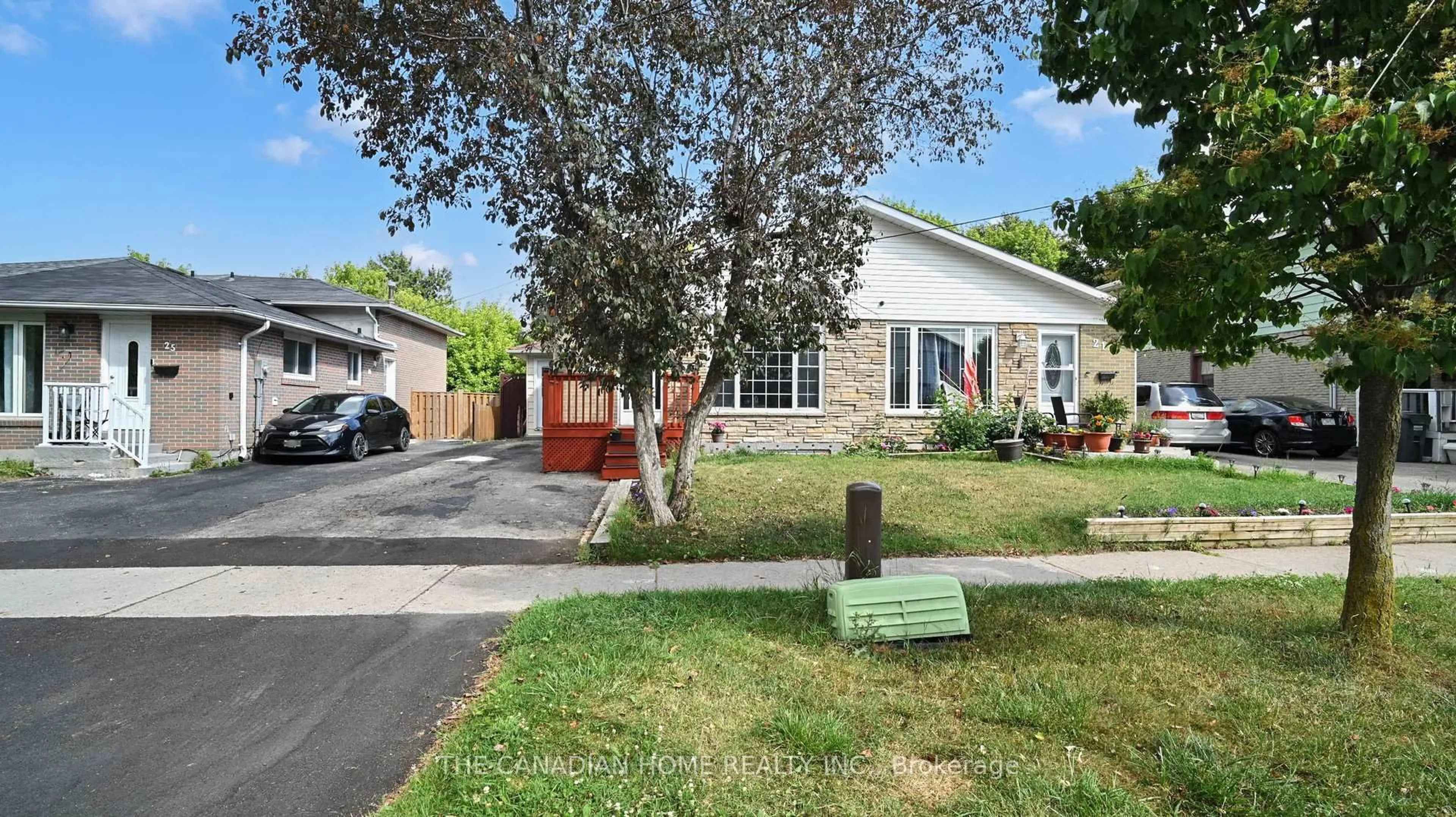 A pic from outside/outdoor area/front of a property/back of a property/a pic from drone, street for 23 Crawford Dr, Brampton Ontario L6V 2C6