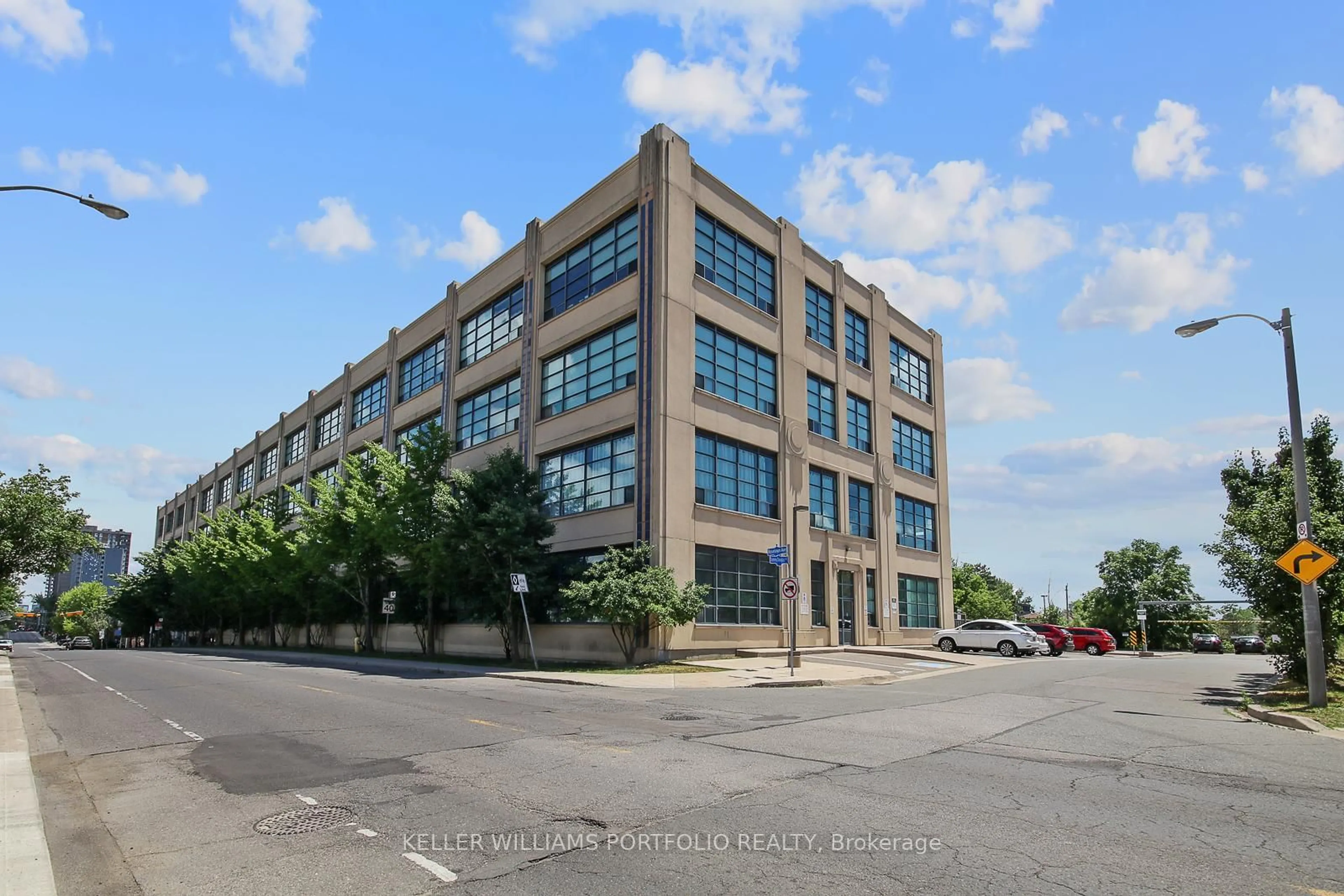 Unknown for 1001 Roselawn Ave #434, Toronto Ontario M6B 4M4