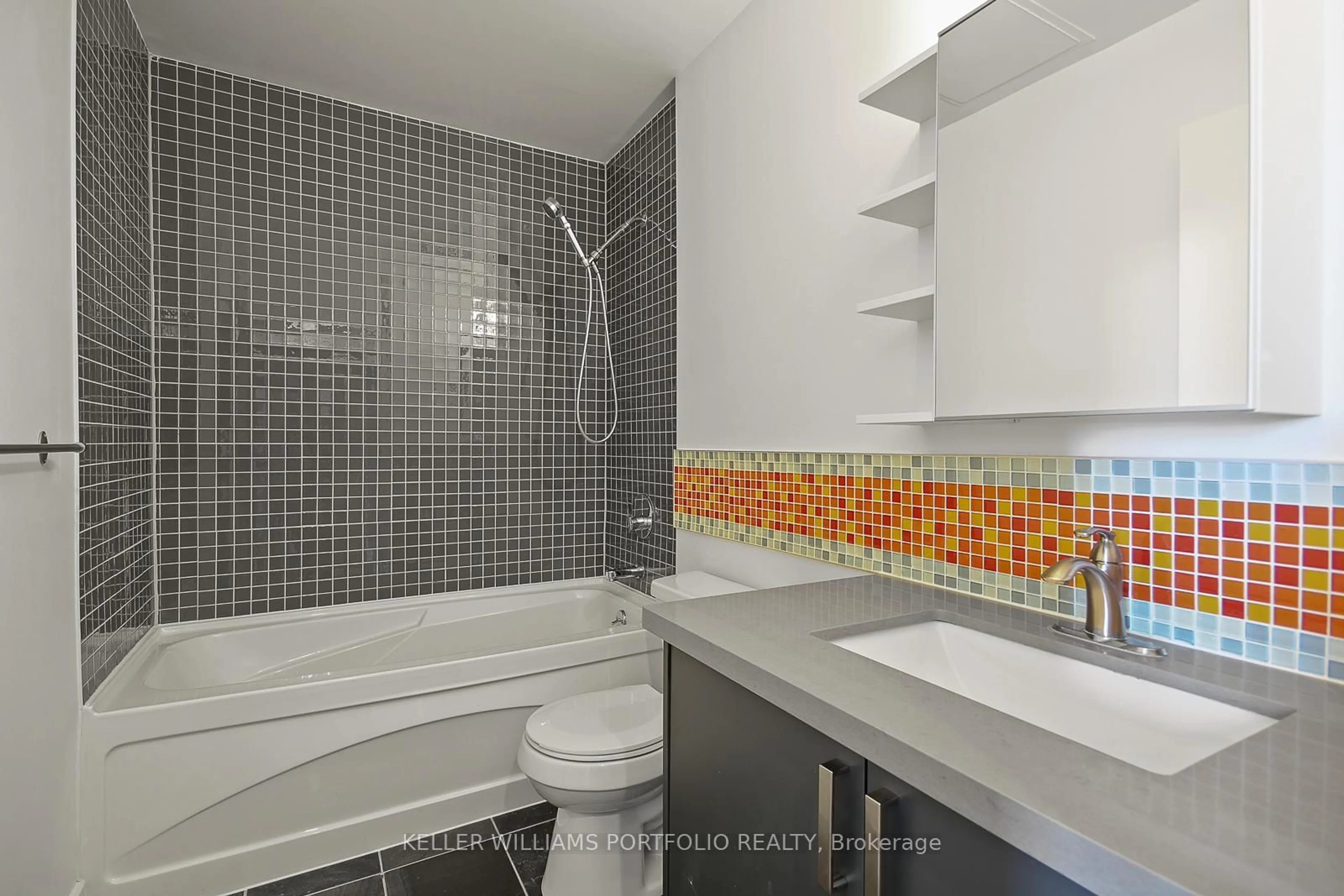 Contemporary bathroom, ceramic/tile floor for 1001 Roselawn Ave #434, Toronto Ontario M6B 4M4
