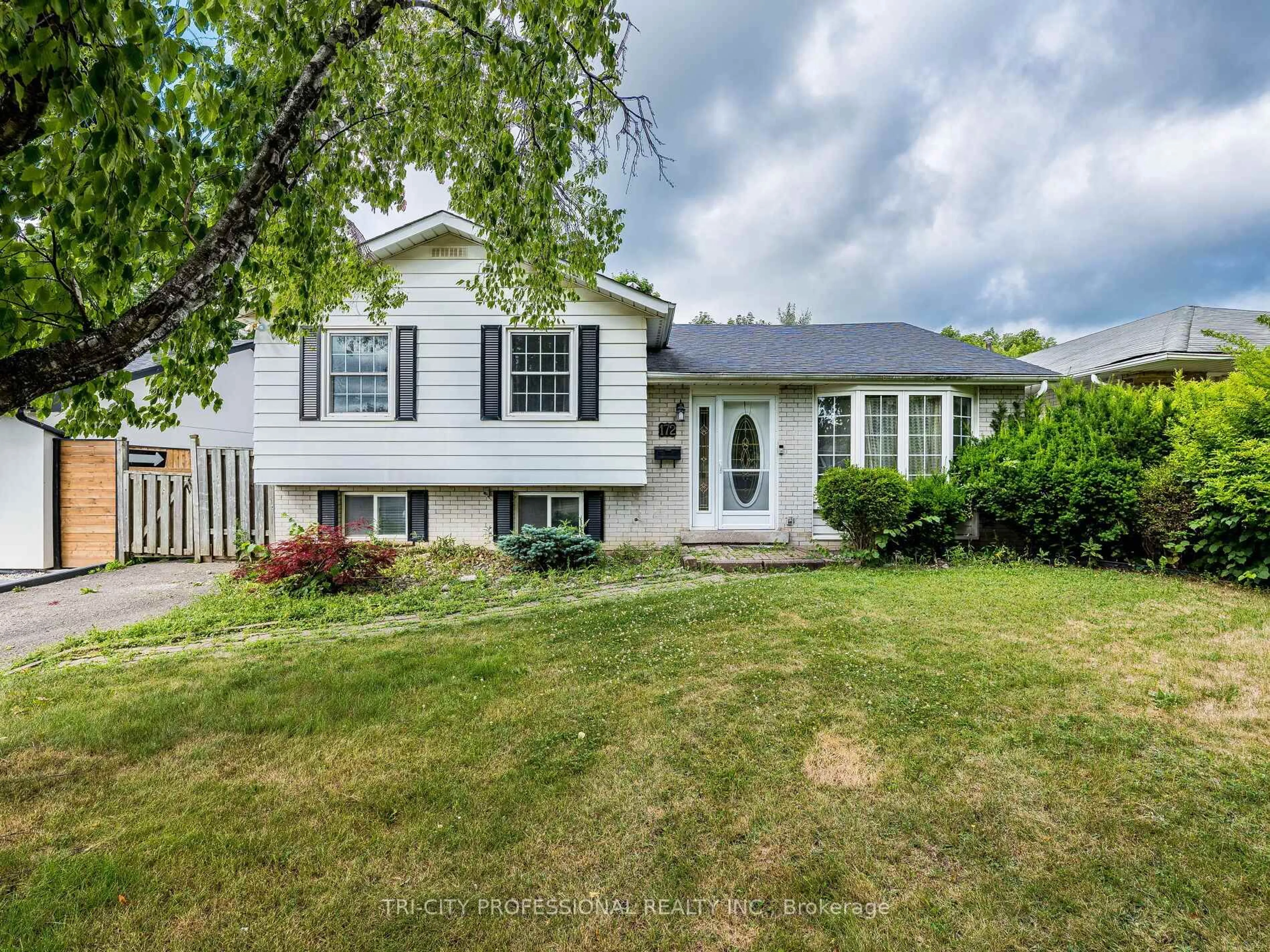Home with vinyl exterior material, street for 172 Mountainview Rd, Halton Hills Ontario L7G 4K7
