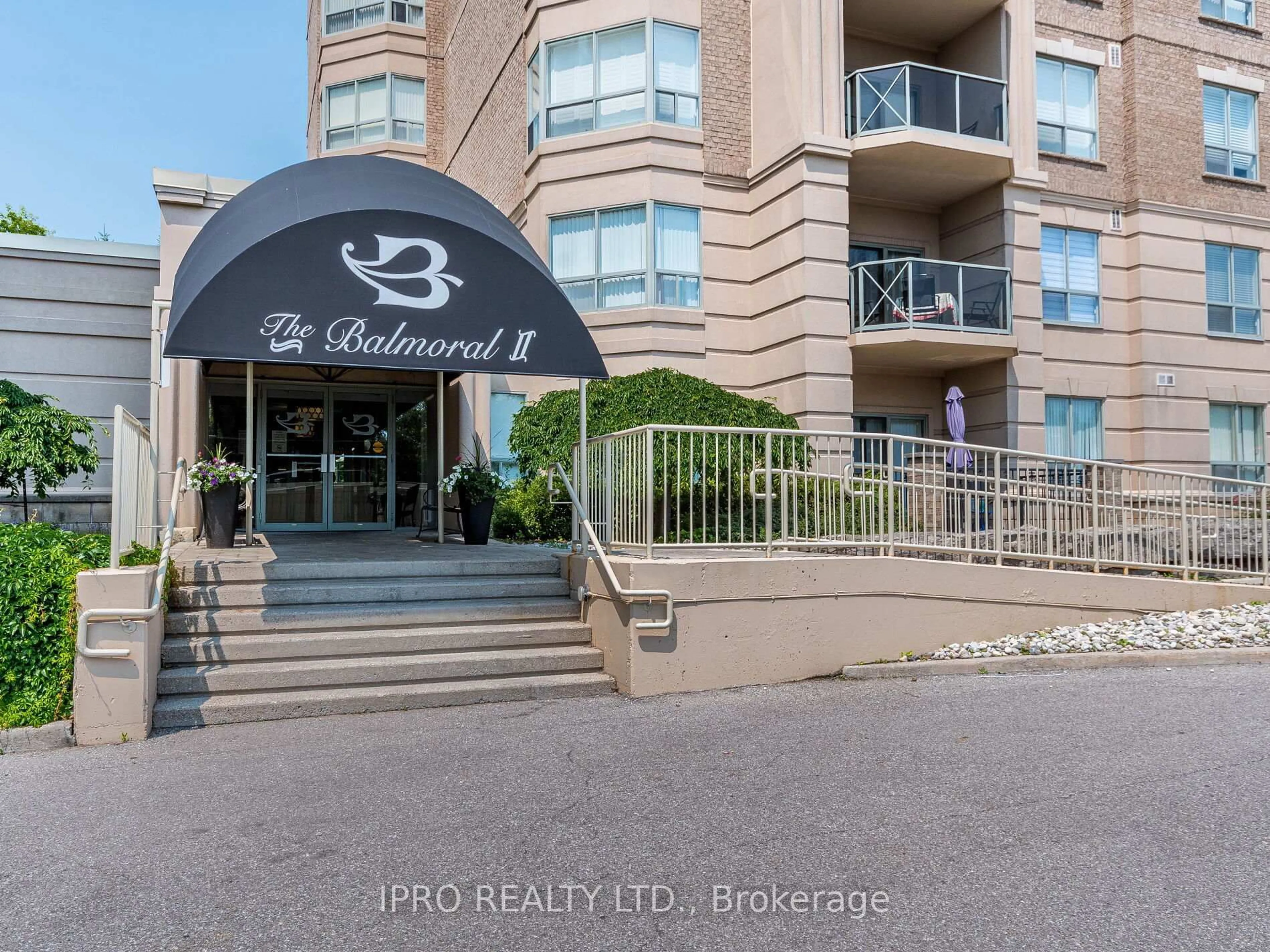 Indoor foyer for 2085 Amherst Heights Dr #203, Burlington Ontario L7P 5C2
