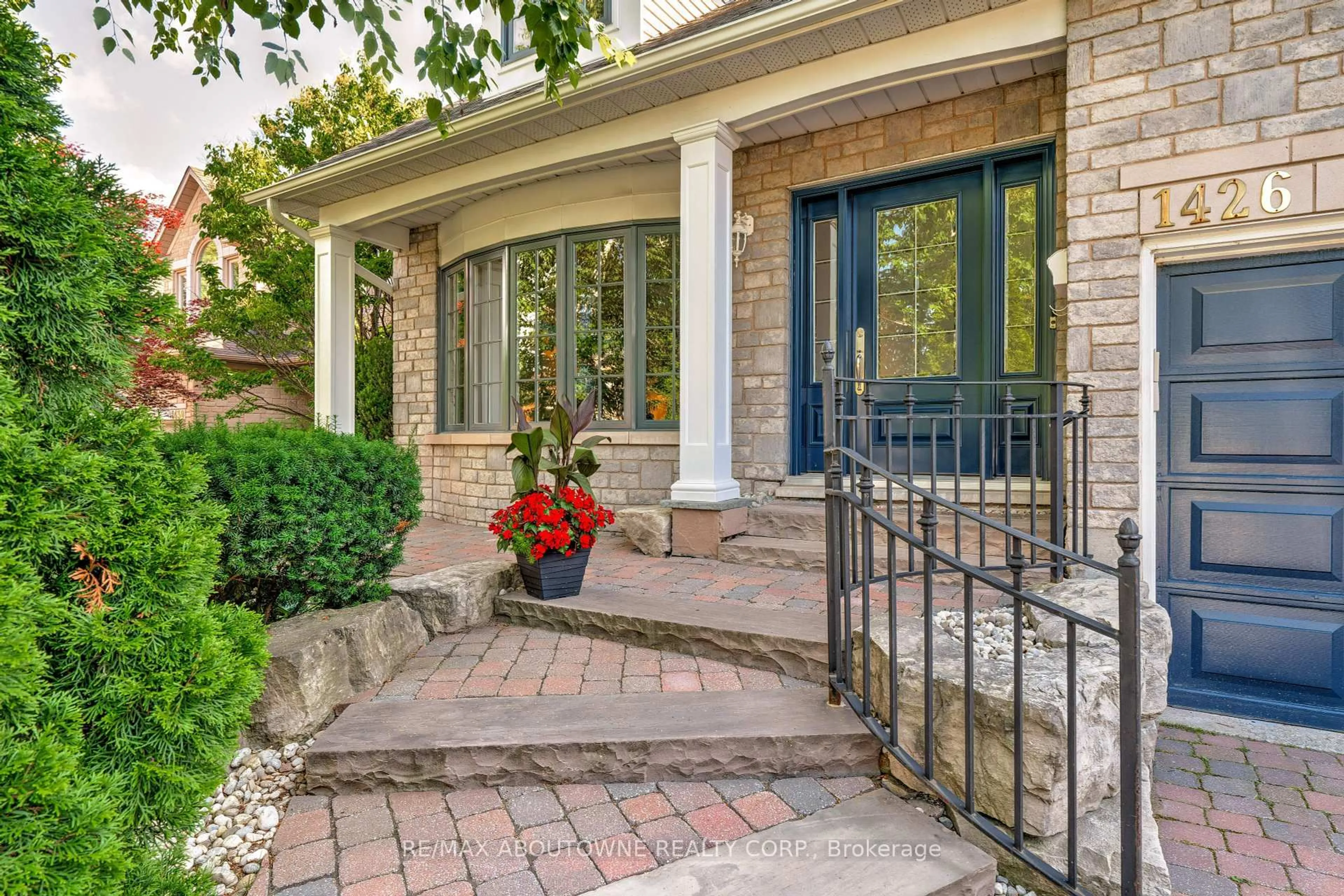 Home with brick exterior material, street for 1426 Creekwood Tr, Oakville Ontario L6H 6E6