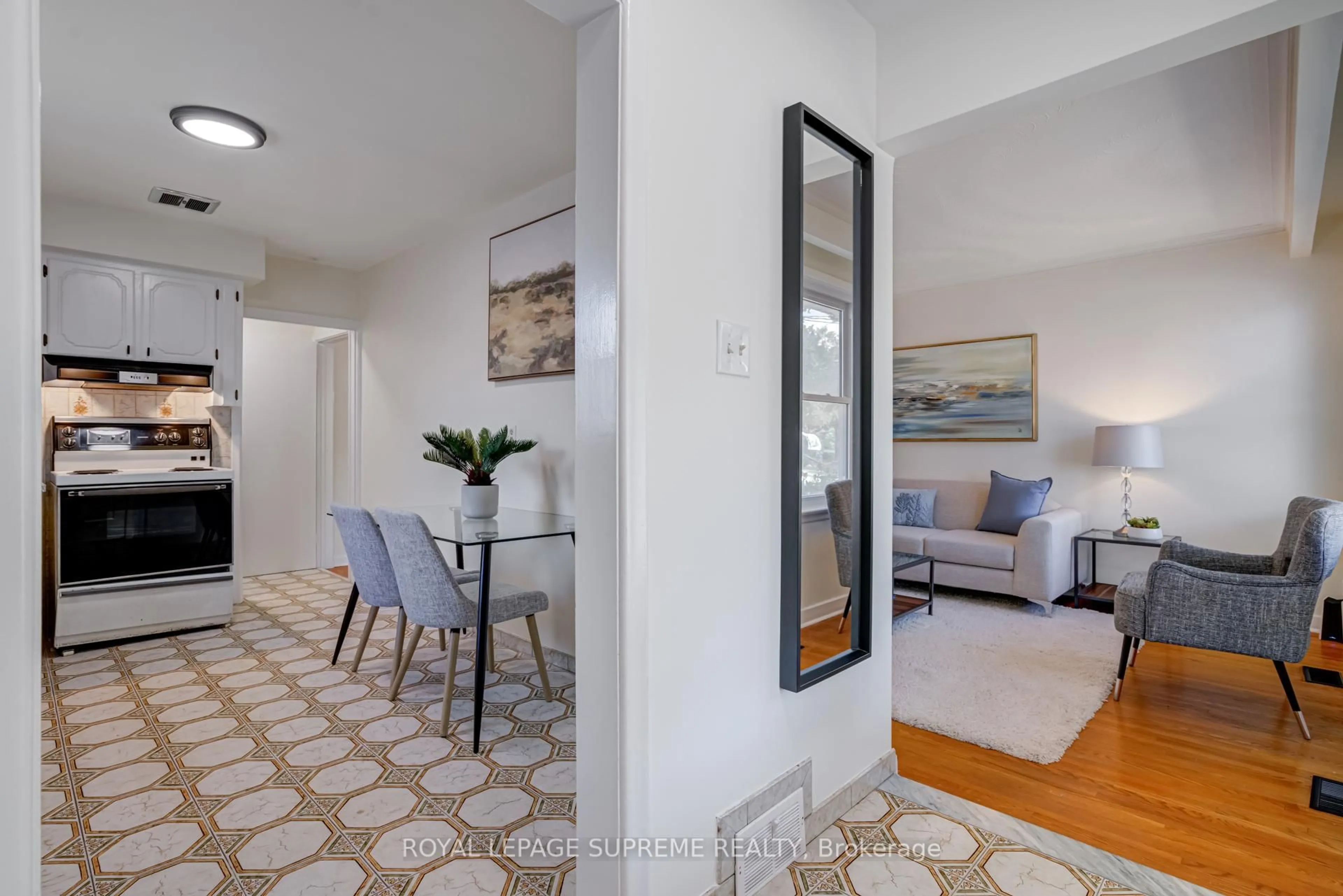 Indoor entryway for 12 Cameo Cres, Toronto Ontario M6N 2K5
