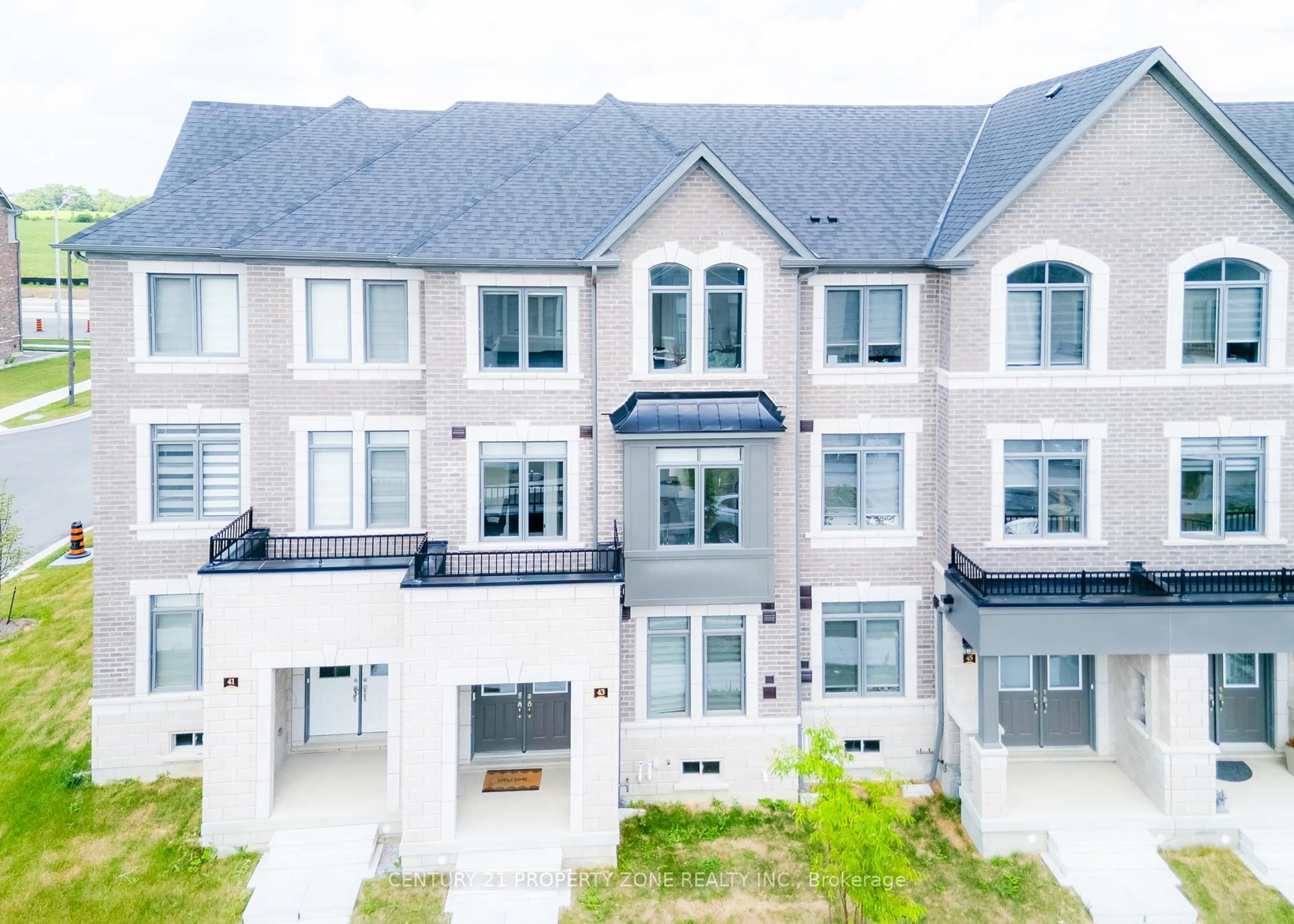 A pic from outside/outdoor area/front of a property/back of a property/a pic from drone, unknown for 43 Camino Real Dr, Caledon Ontario L7C 1Z9
