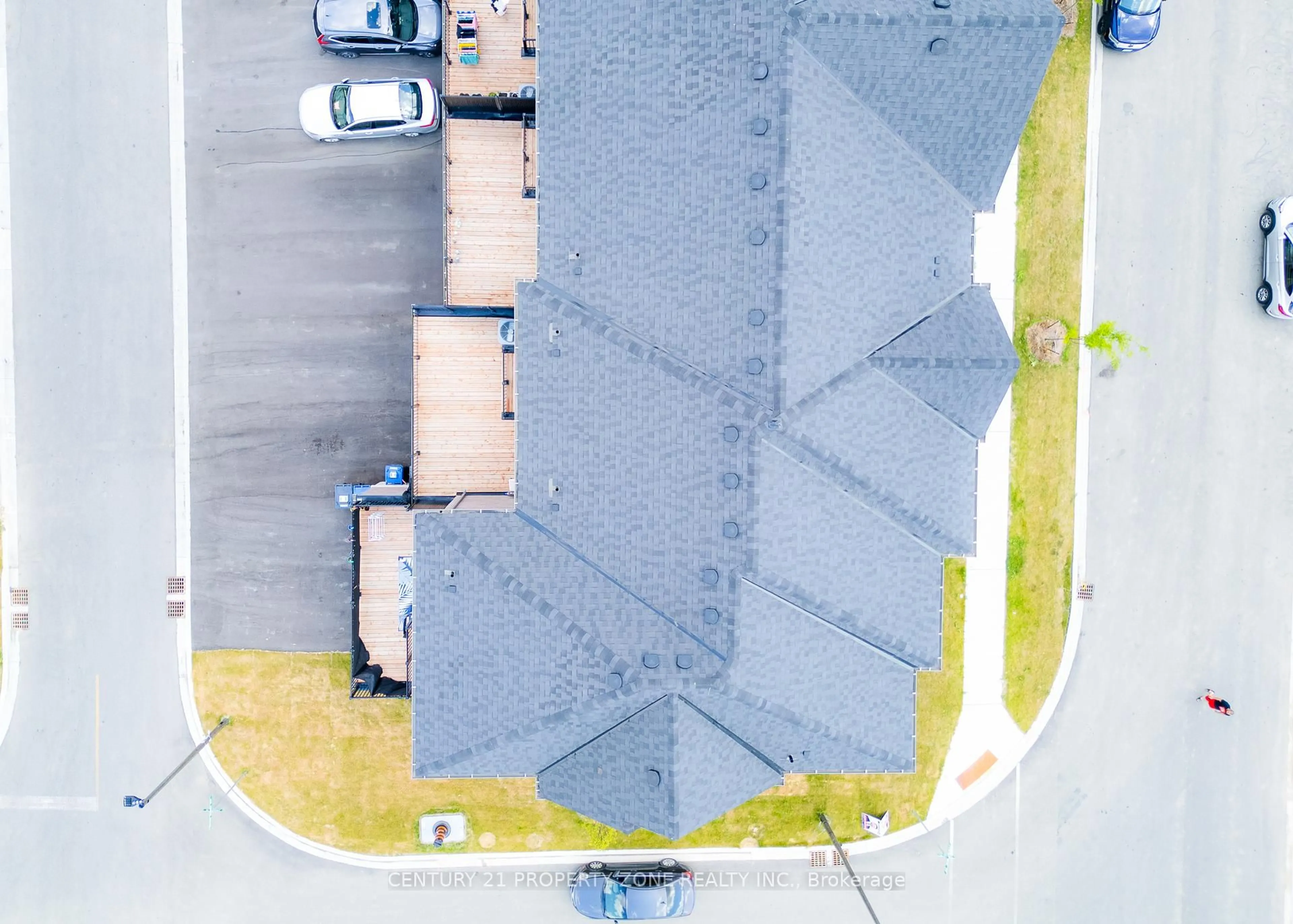 A pic from outside/outdoor area/front of a property/back of a property/a pic from drone, building for 43 Camino Real Dr, Caledon Ontario L7C 1Z9