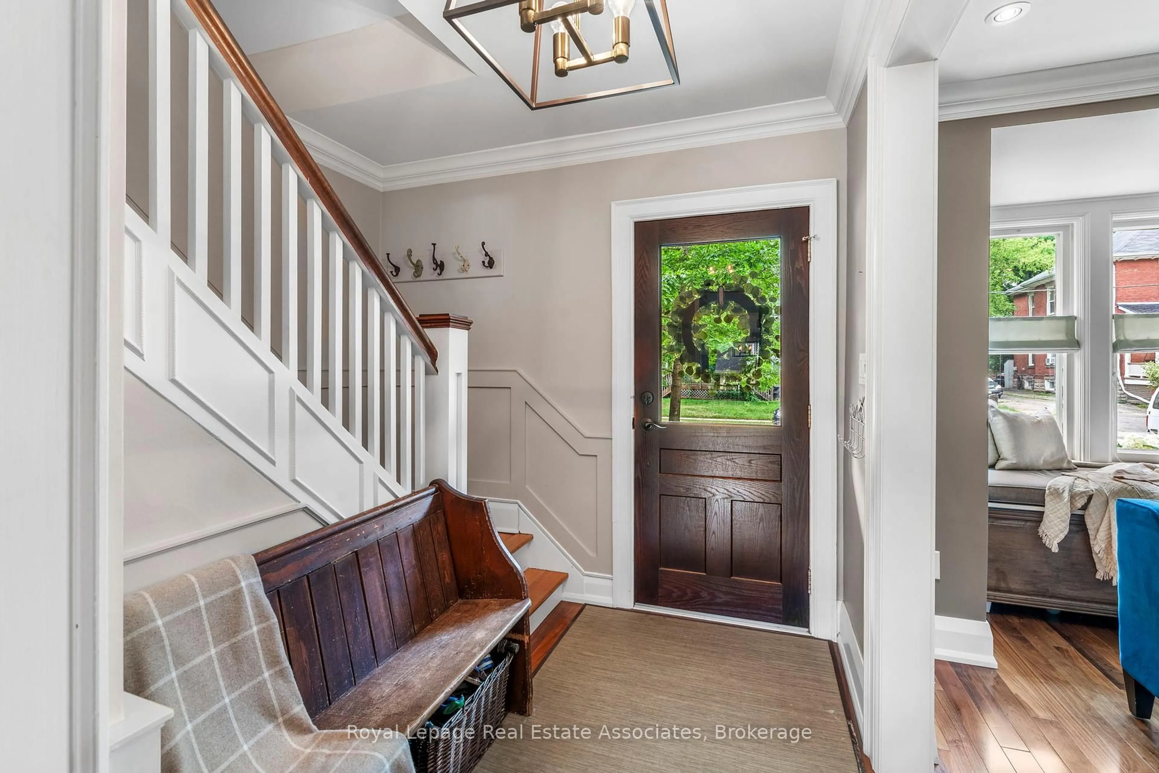 Indoor entryway for 7 Peel Ave, Brampton Ontario L6W 1X1