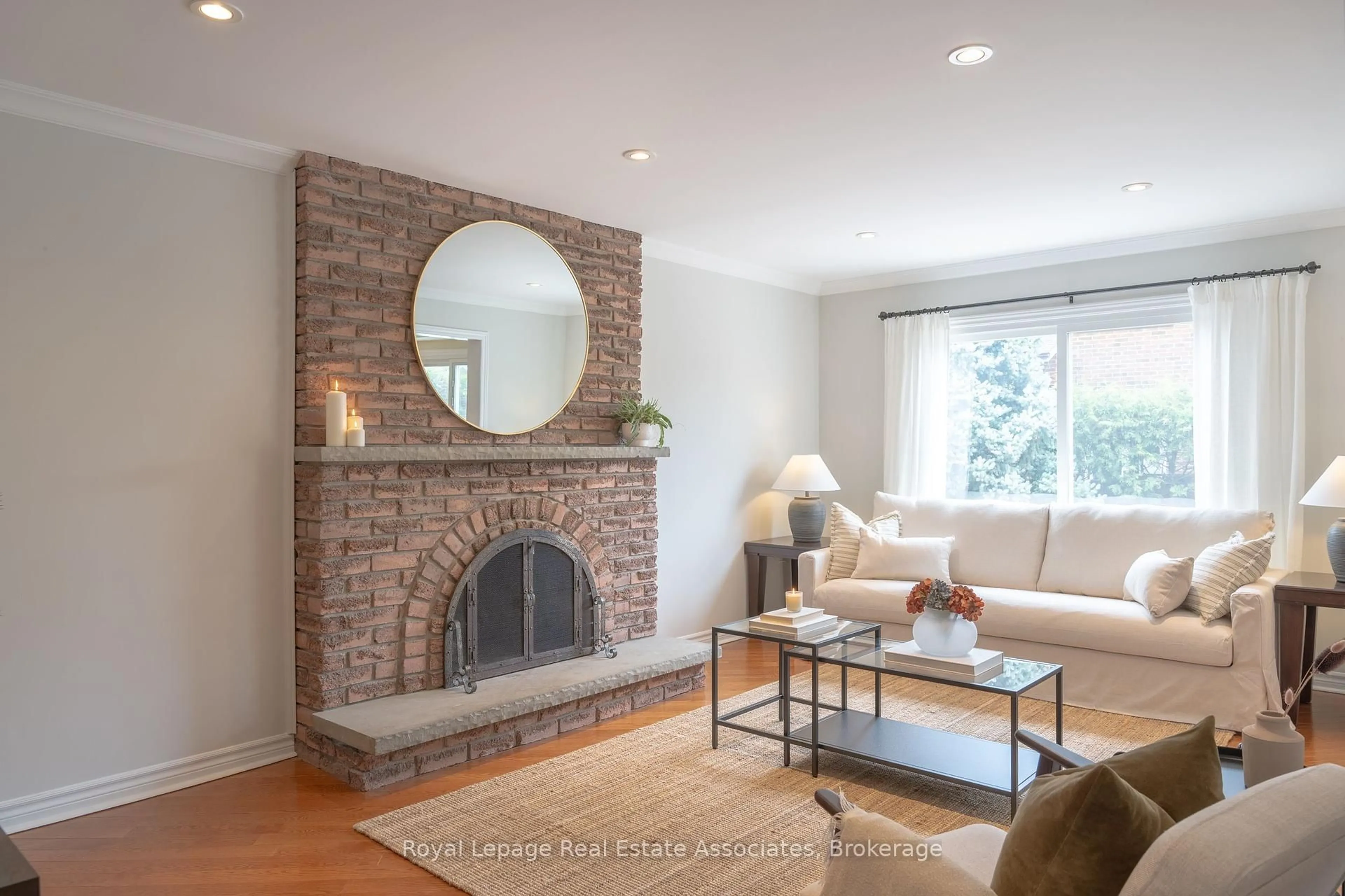 Living room with furniture, unknown for 45 Panorama Cres, Brampton Ontario L6S 3T8