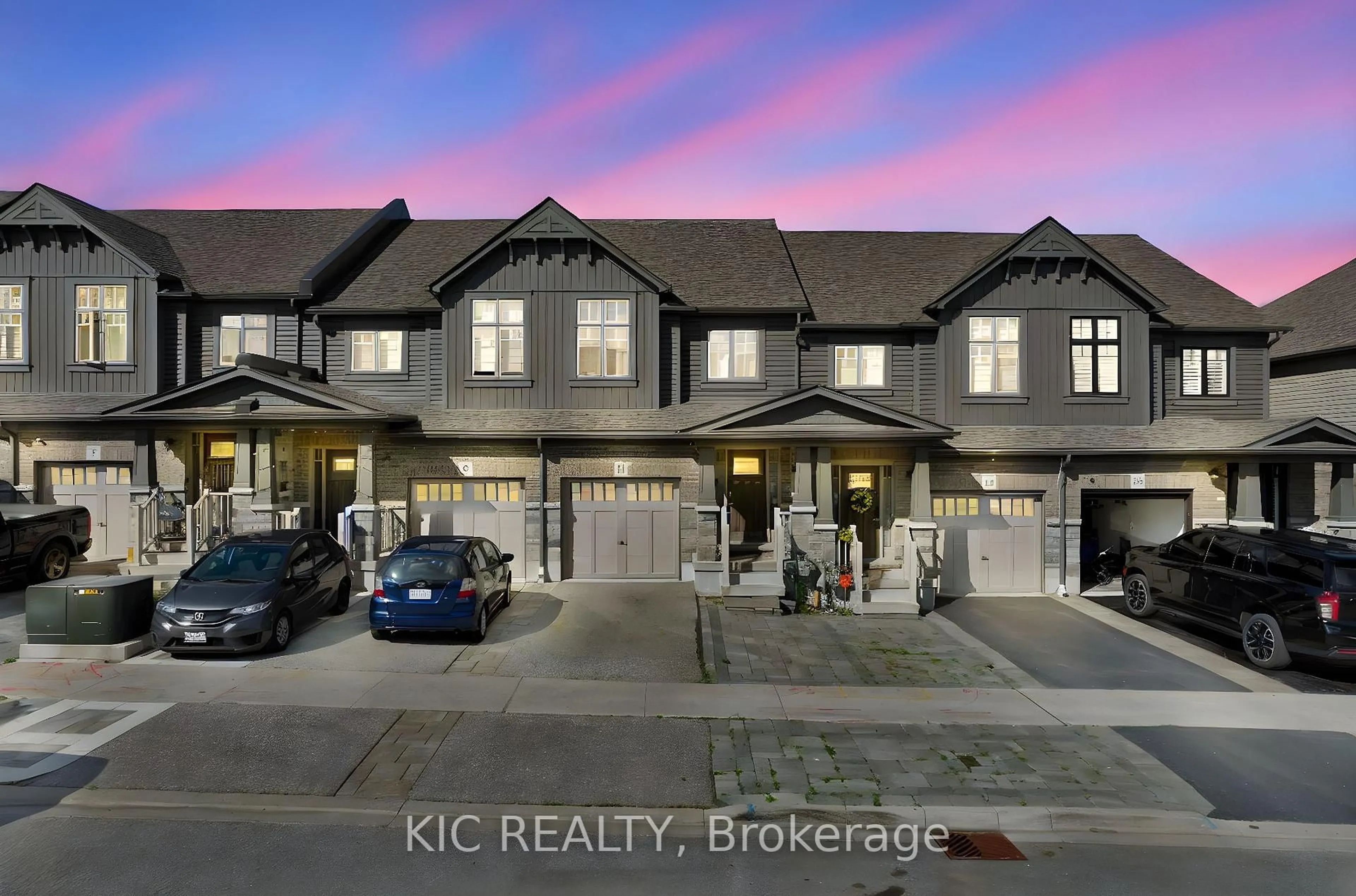A pic from outside/outdoor area/front of a property/back of a property/a pic from drone, street for 11 Winterton Crt, Orangeville Ontario L9W 7N5