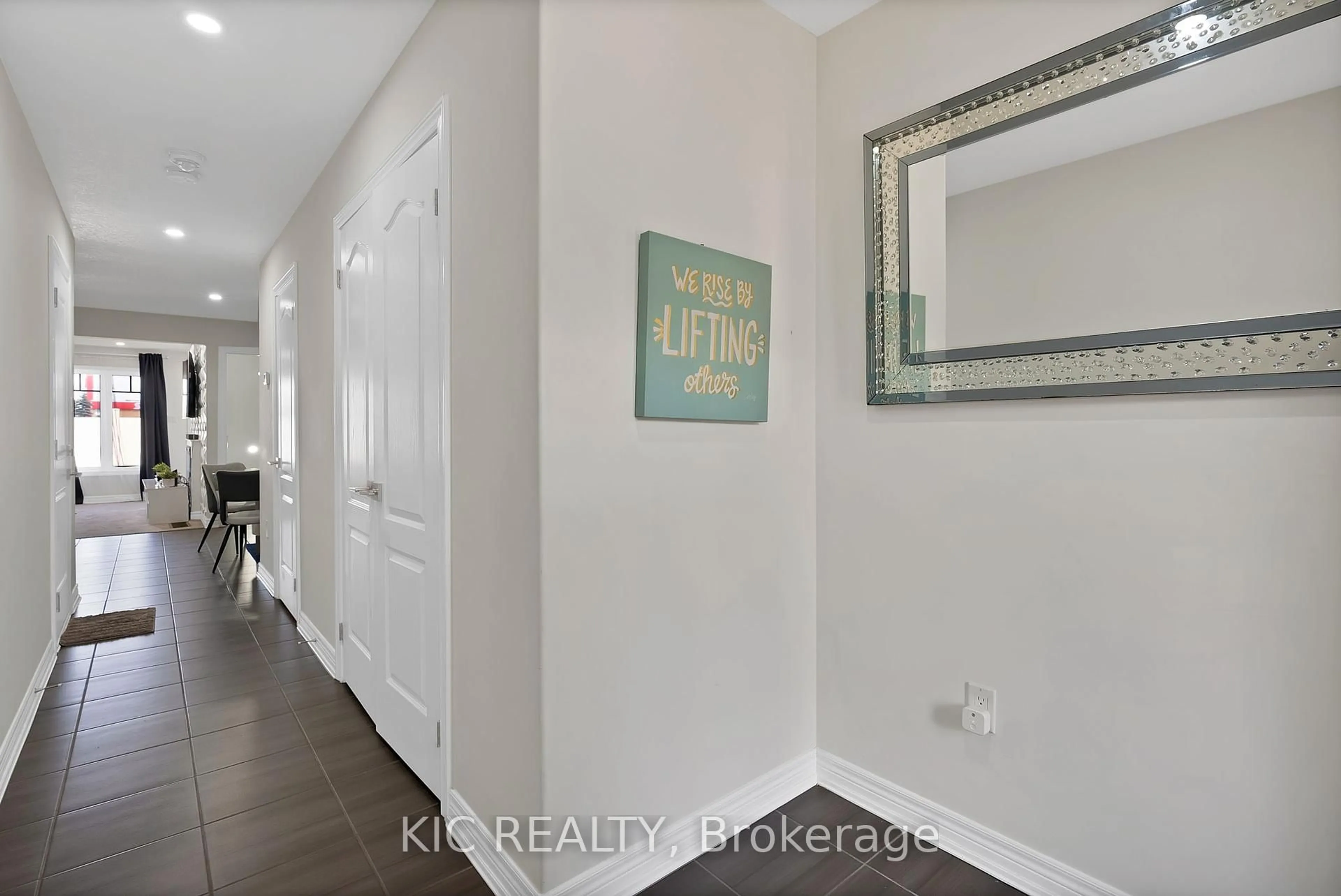Indoor entryway for 11 Winterton Crt, Orangeville Ontario L9W 7N5