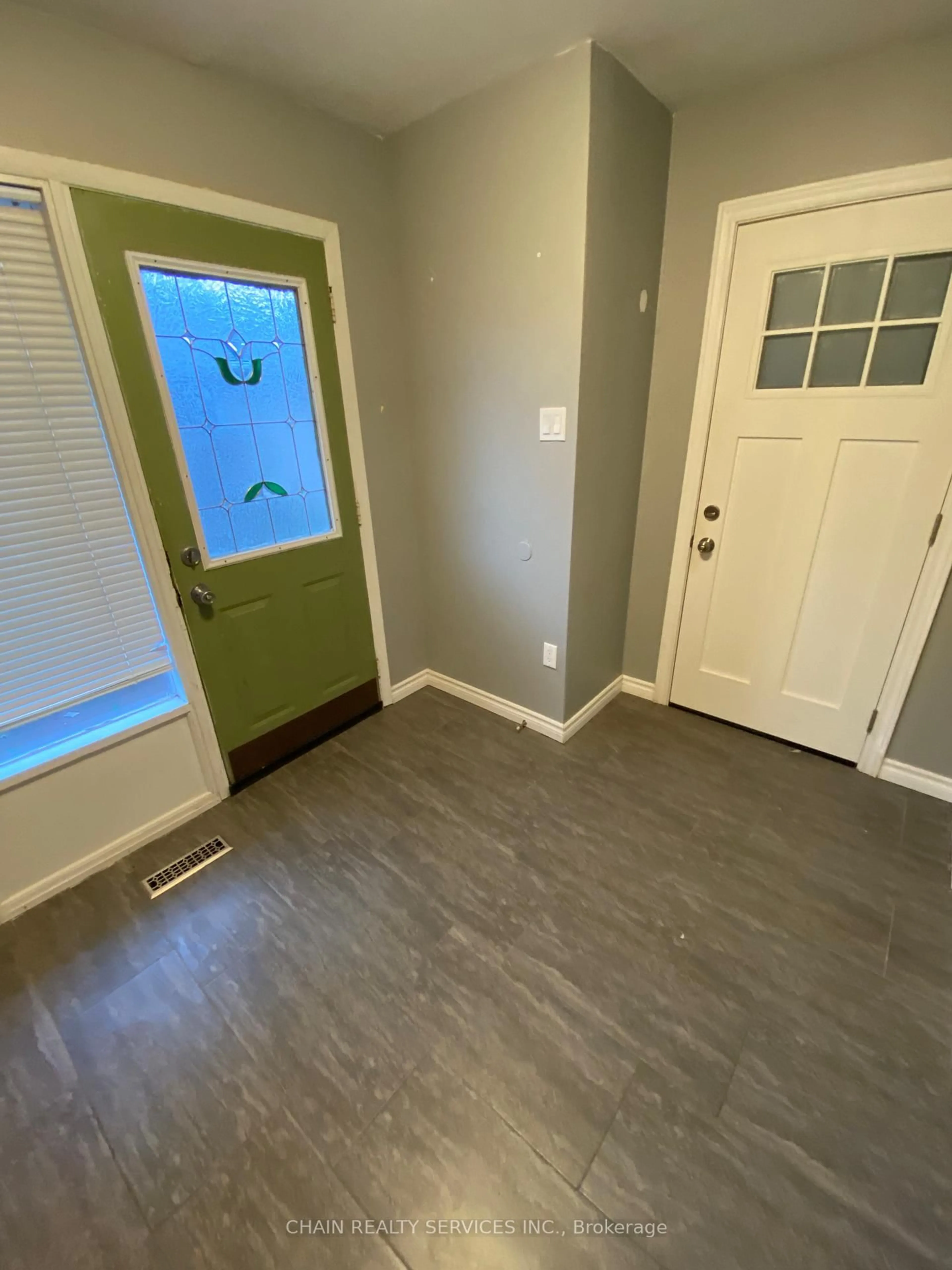 Indoor entryway for 79 A Dawson Rd, Orangeville Ontario L9W 2W4
