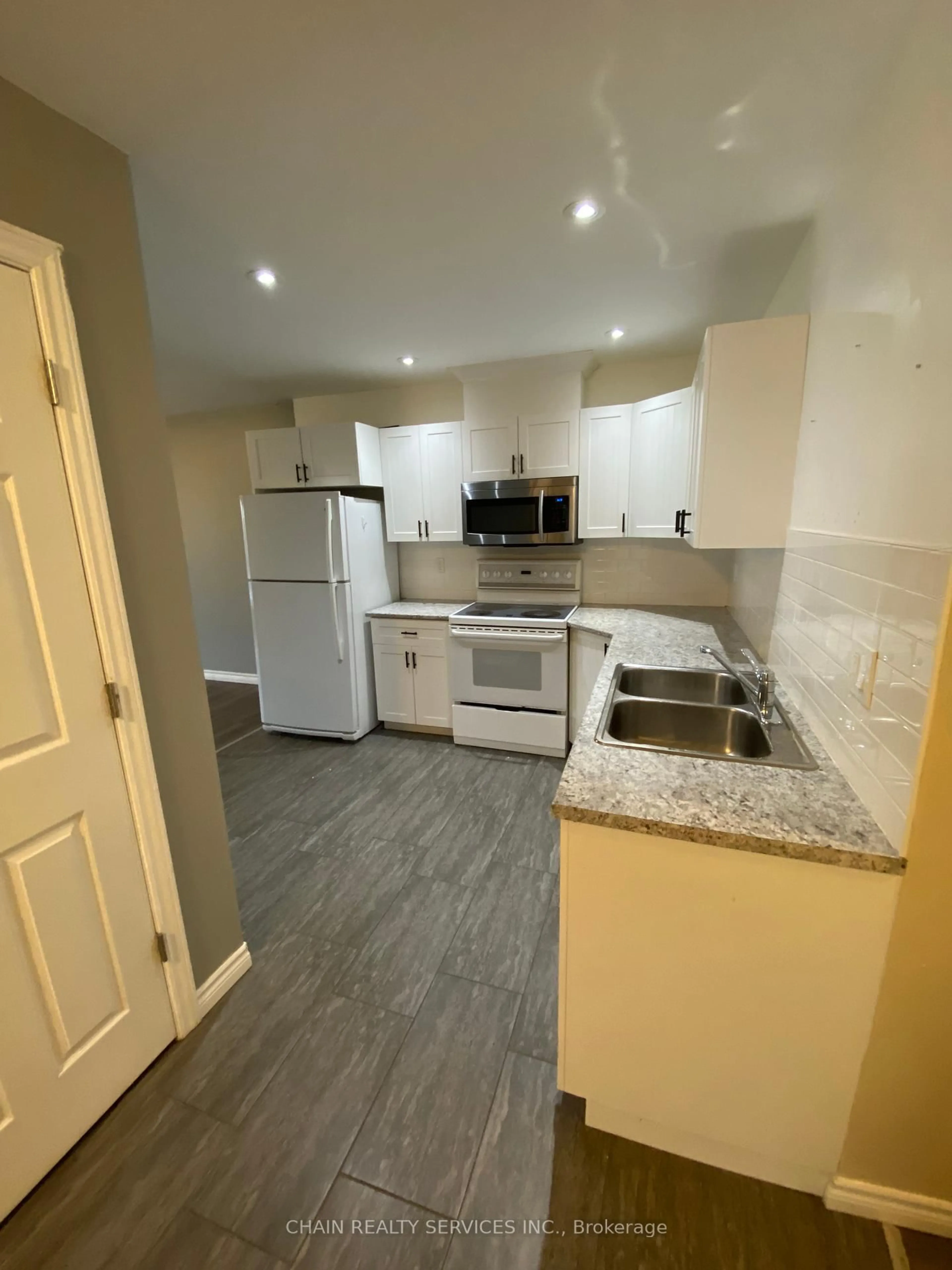 Standard kitchen, unknown for 79 A Dawson Rd, Orangeville Ontario L9W 2W4