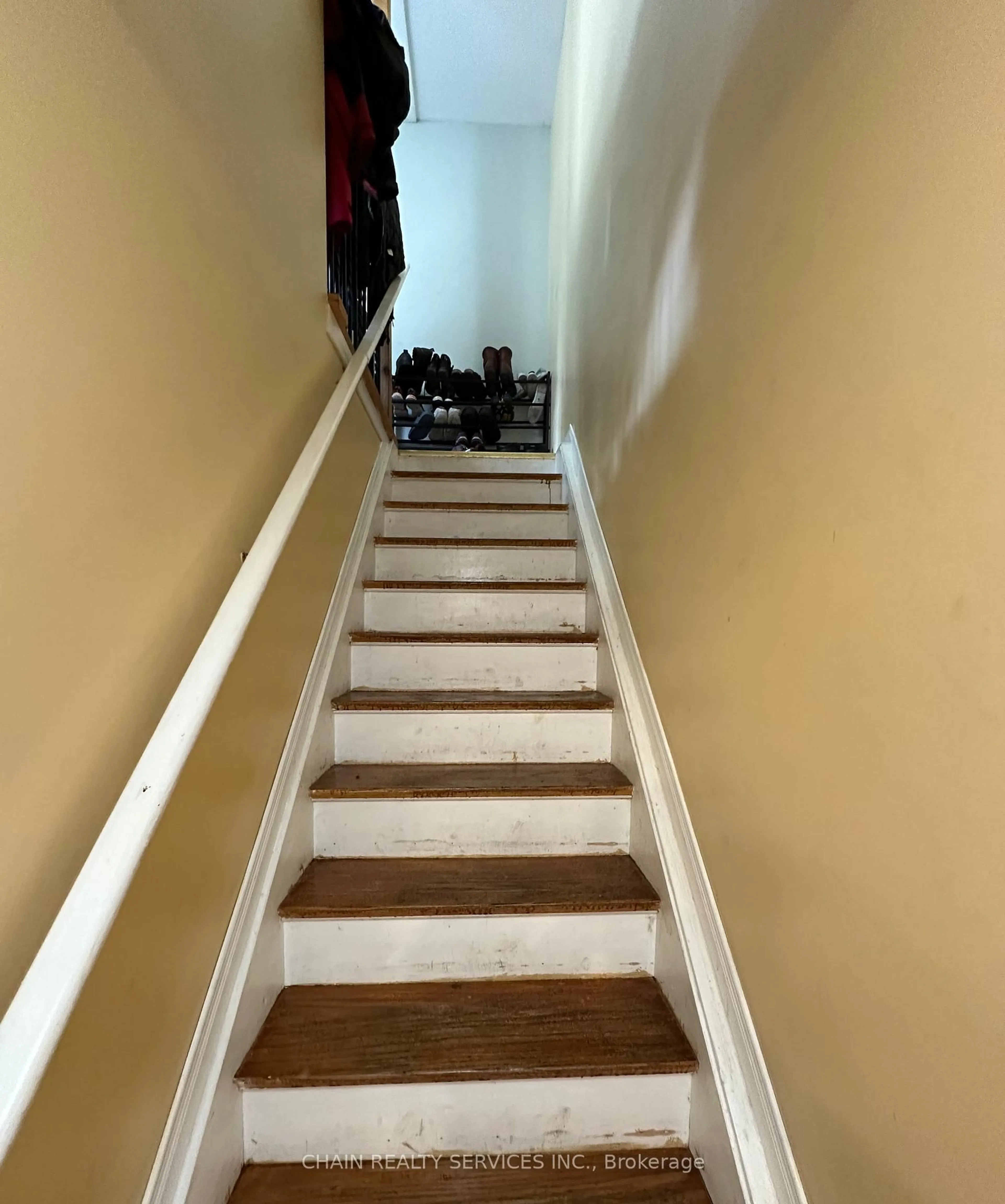 Stairs for 79 A Dawson Rd, Orangeville Ontario L9W 2W4