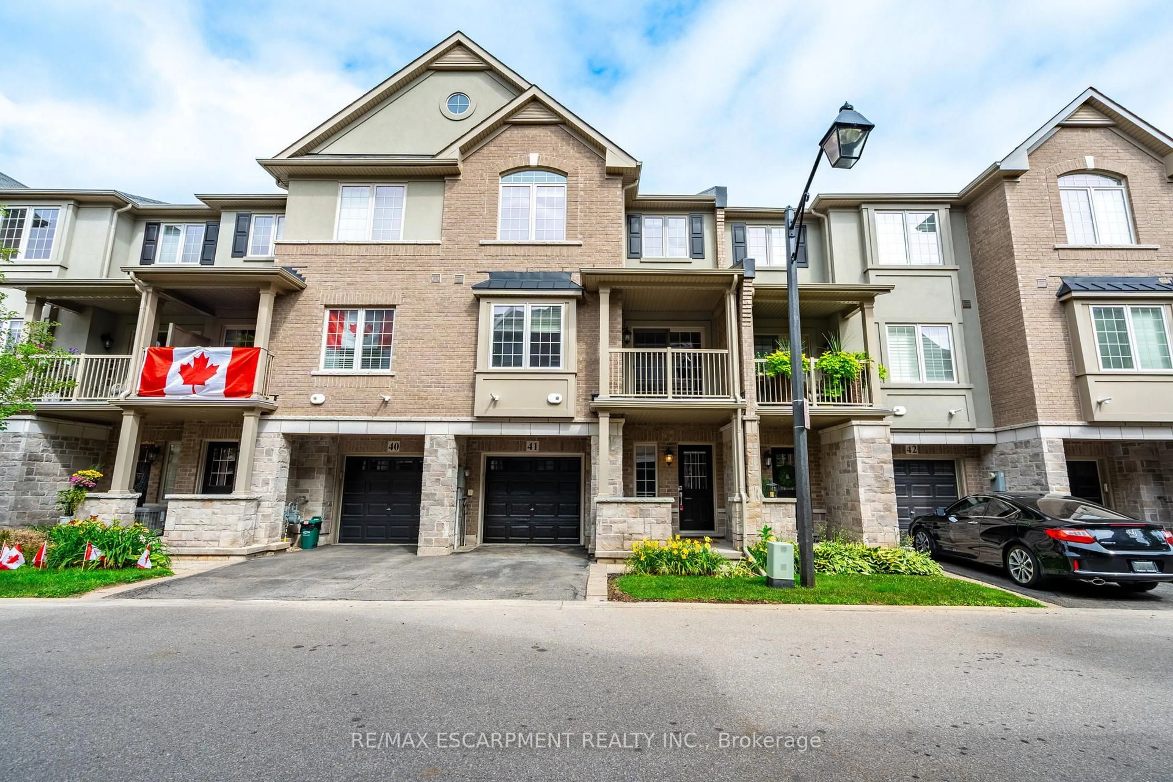 A pic from outside/outdoor area/front of a property/back of a property/a pic from drone, street for 2086 Ghent Ave #41, Burlington Ontario L7R 0E1