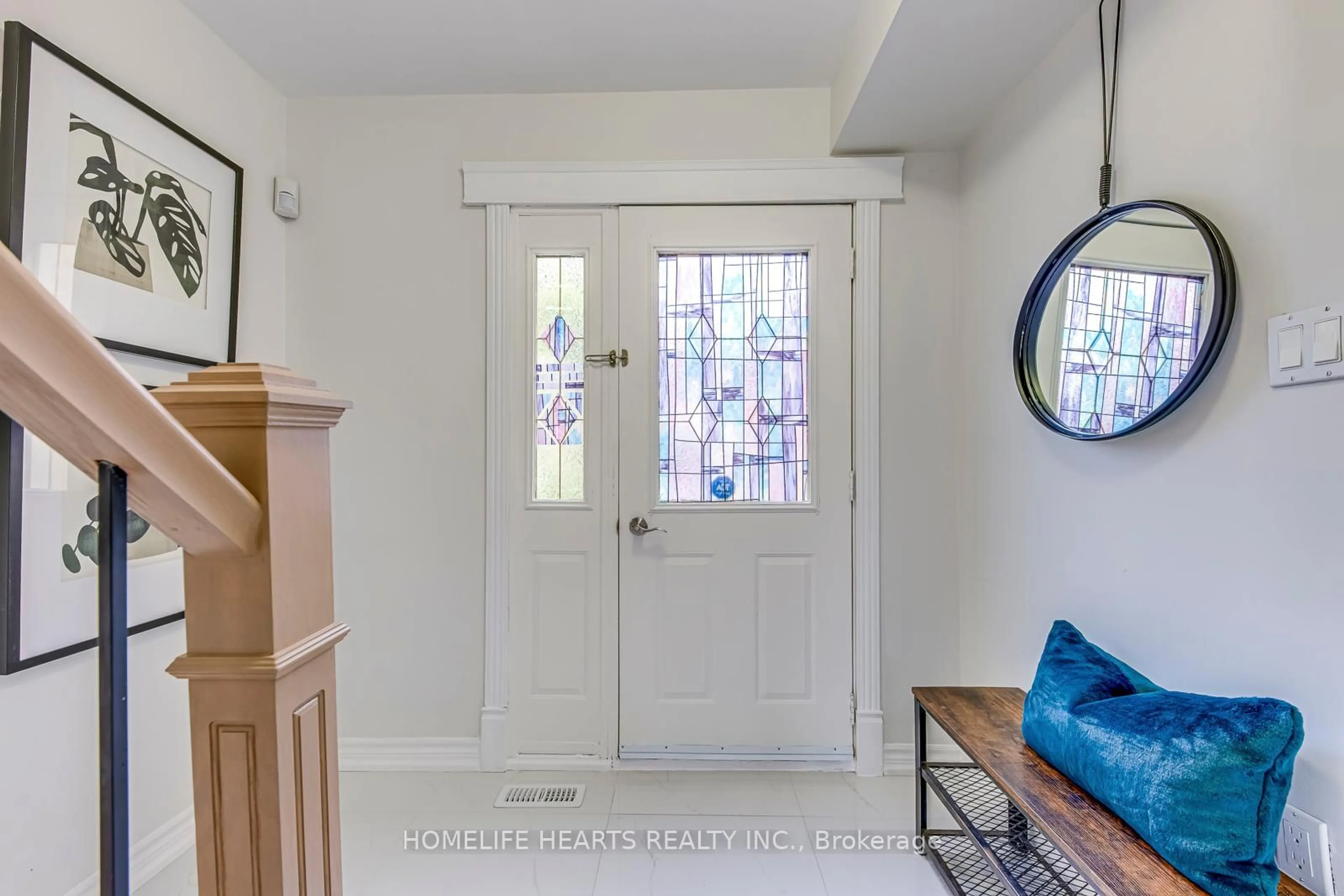 Indoor entryway for 14 Craigleigh Cres #14, Brampton Ontario L6T 2E3