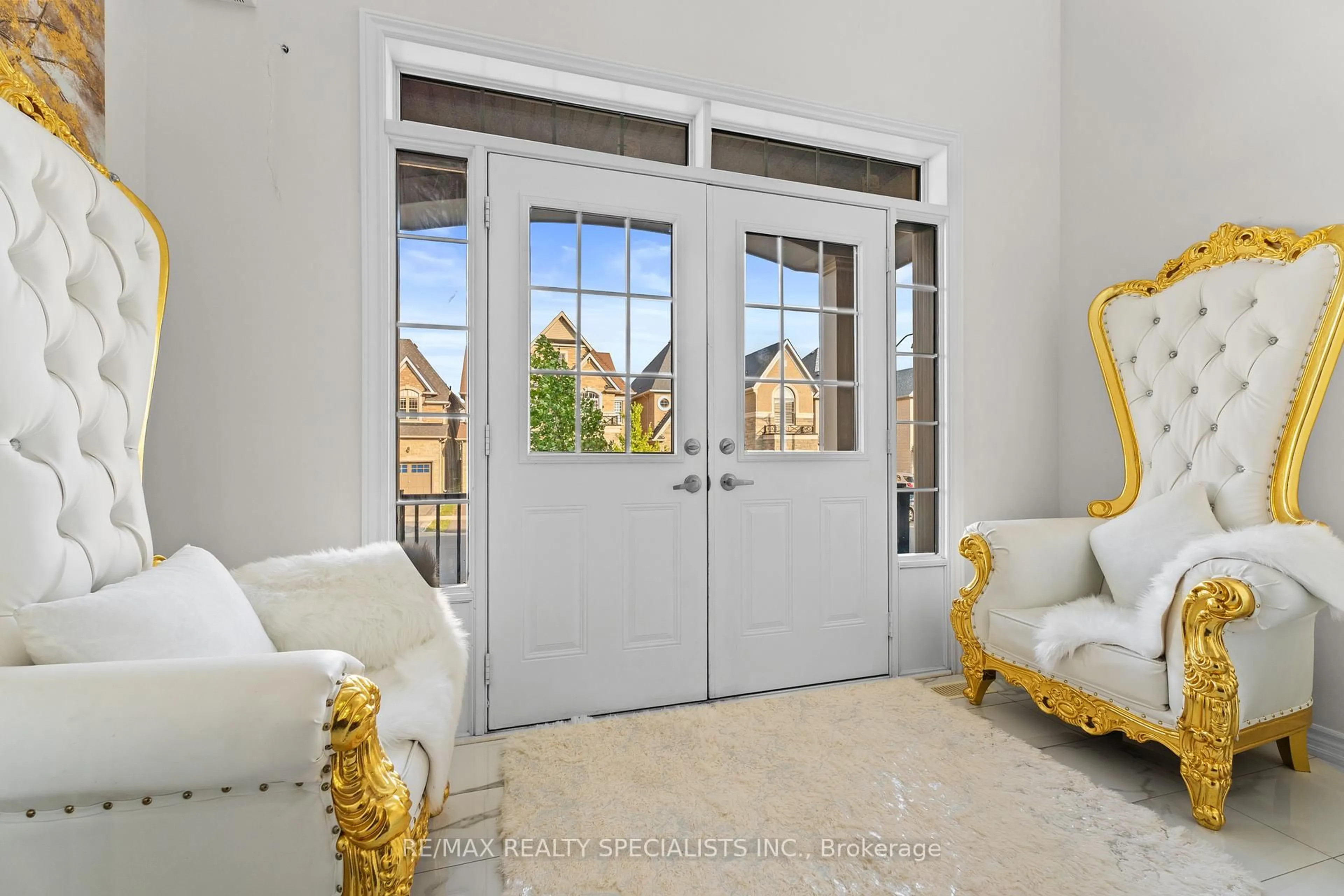 Indoor entryway for 24 Wainwright Dr, Brampton Ontario L7A 4Y6