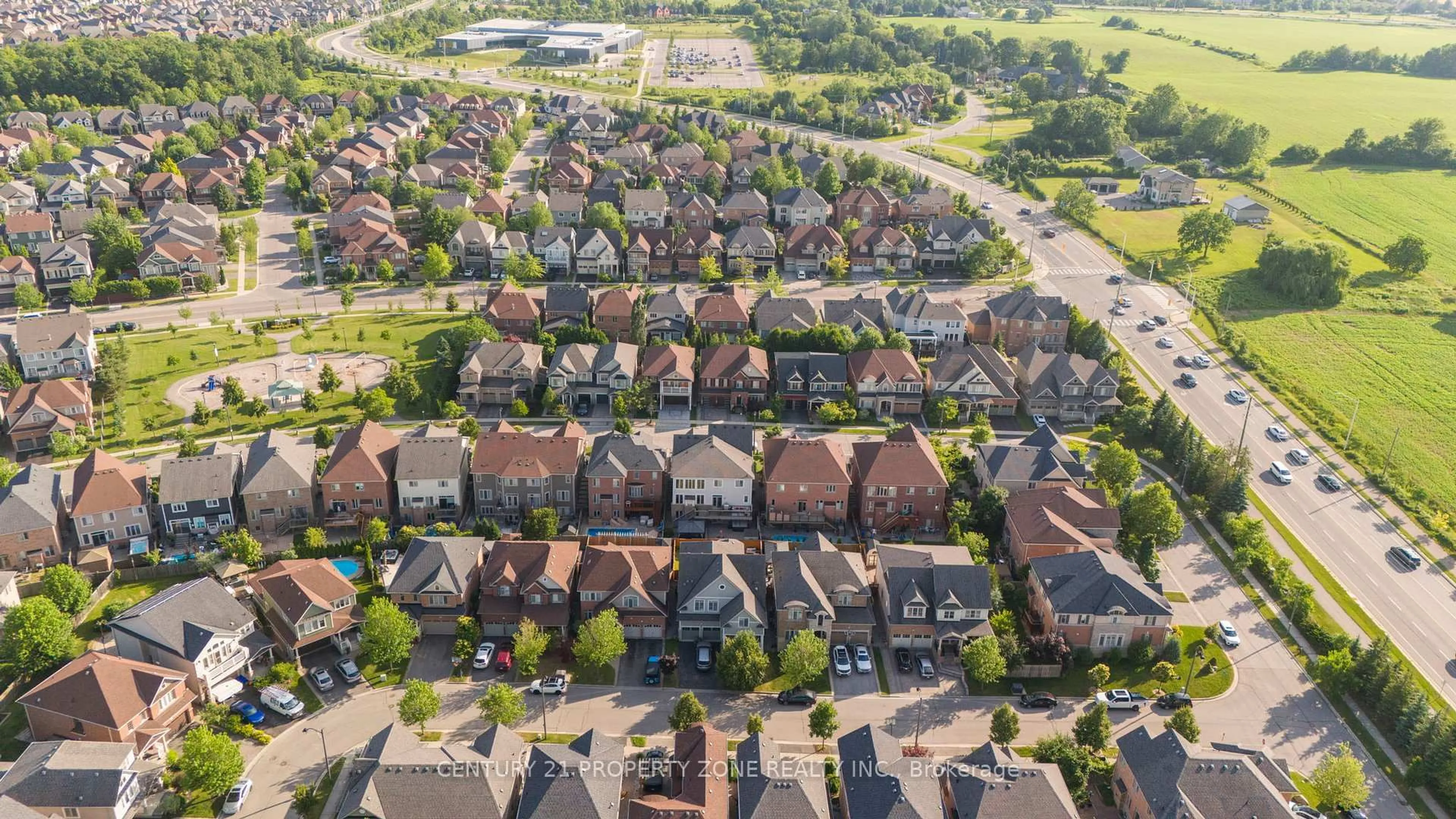 A pic from outside/outdoor area/front of a property/back of a property/a pic from drone, street for 201 Holloway Terr, Milton Ontario L9T 0R8