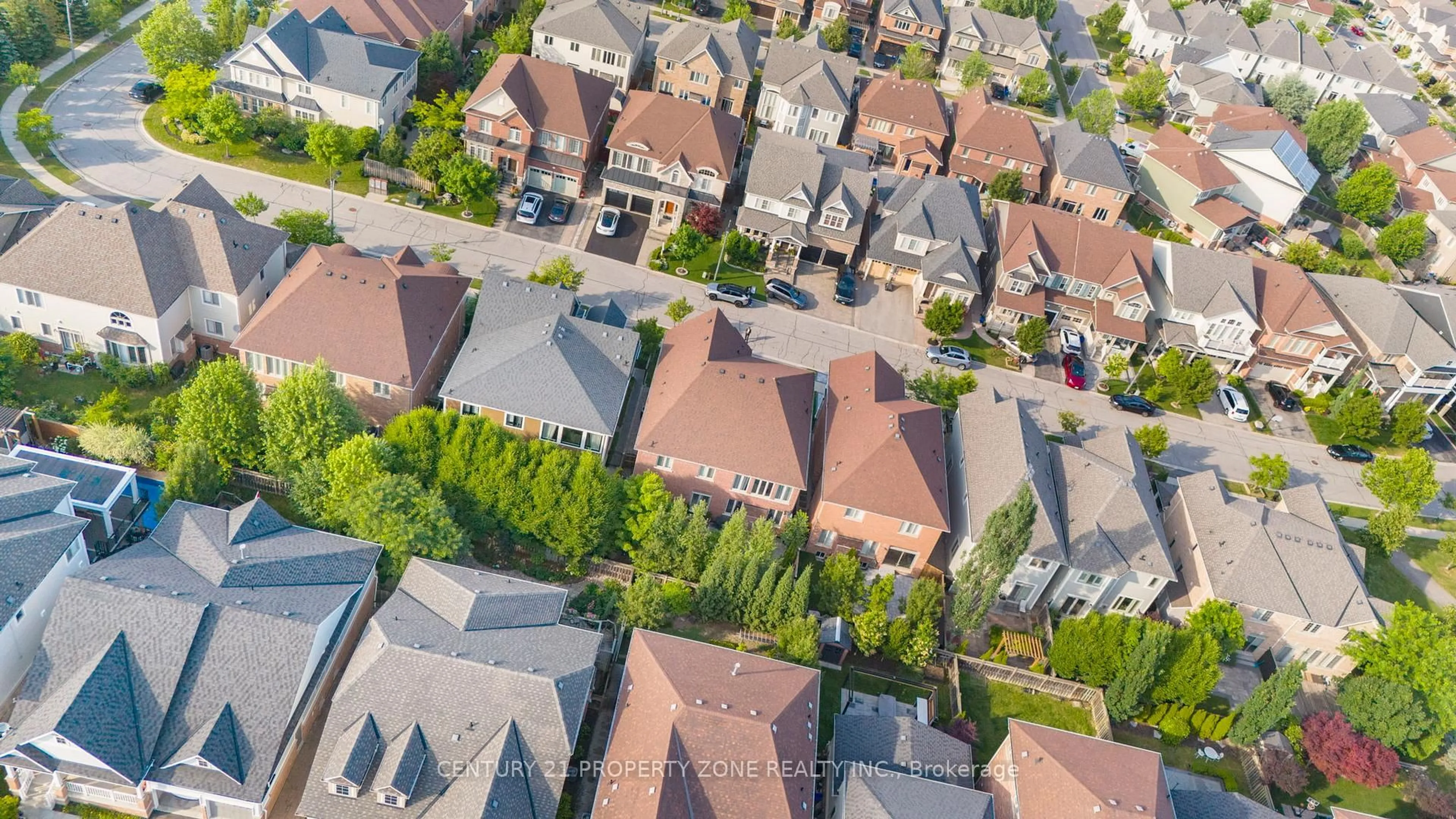 A pic from outside/outdoor area/front of a property/back of a property/a pic from drone, street for 201 Holloway Terr, Milton Ontario L9T 0R8