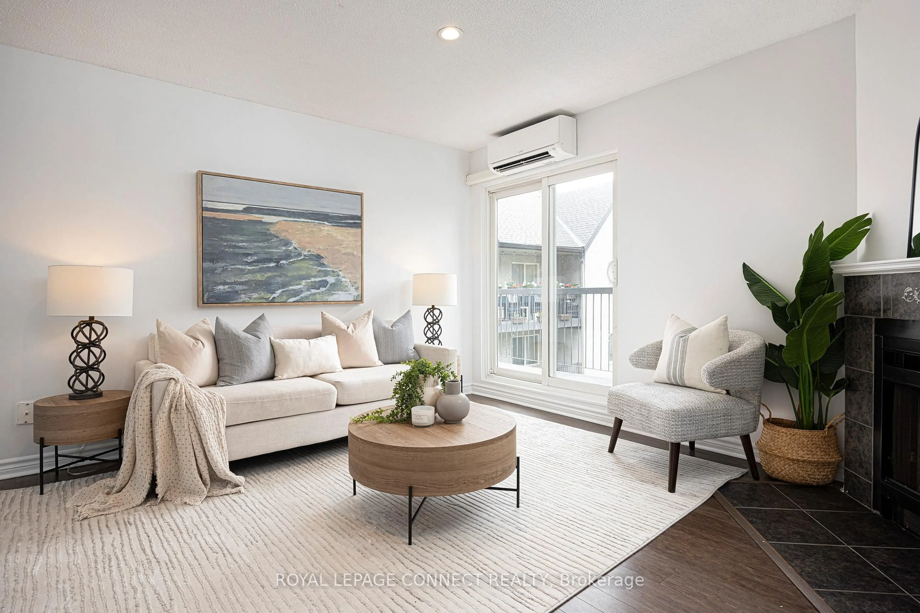 Living room with furniture, unknown for 1450 Glen Abbey Gate #1132, Oakville Ontario L6M 2V7