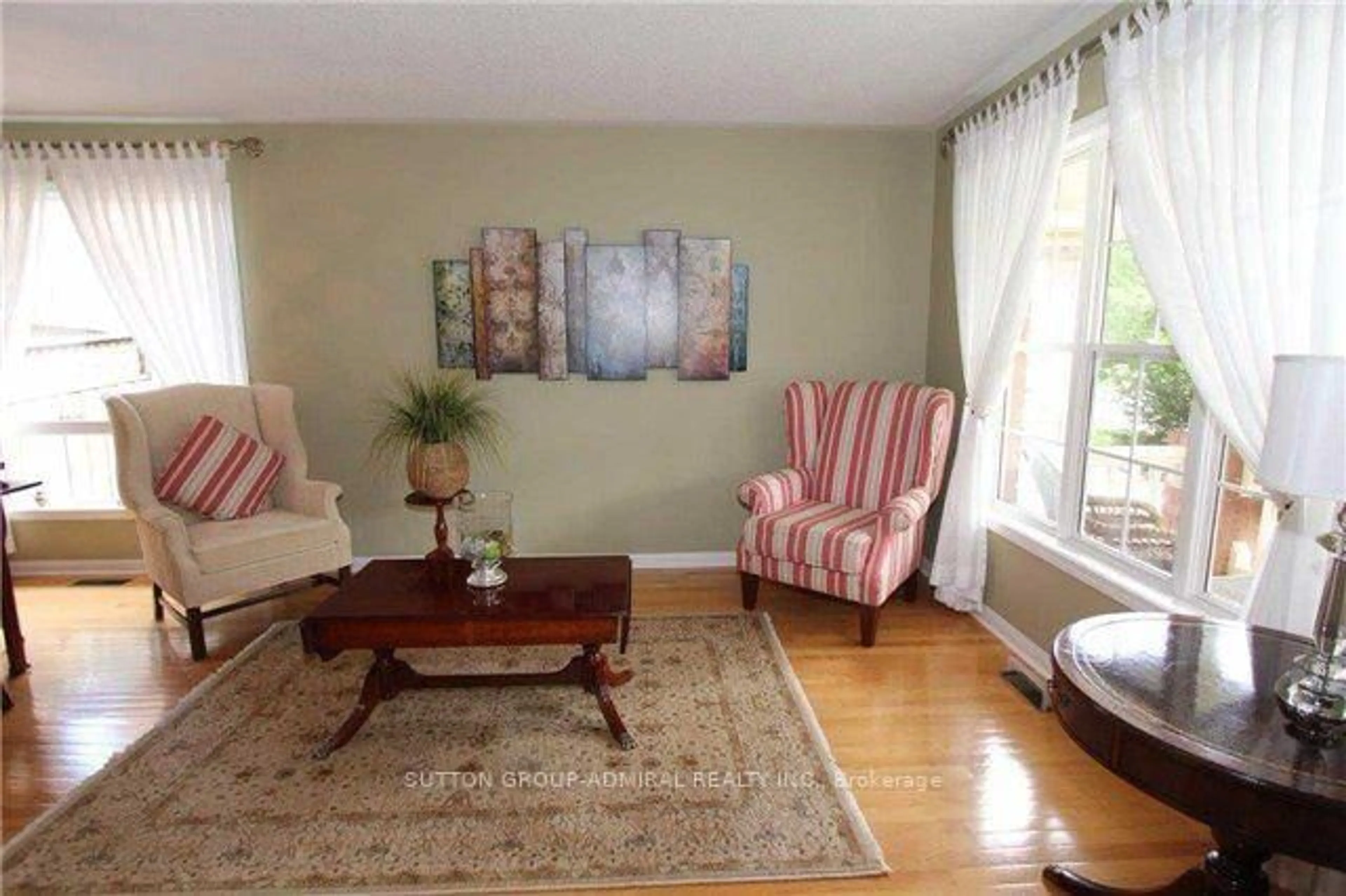 Living room with furniture, unknown for 1613 Ramshaw Cres, Milton Ontario L9T 5M1