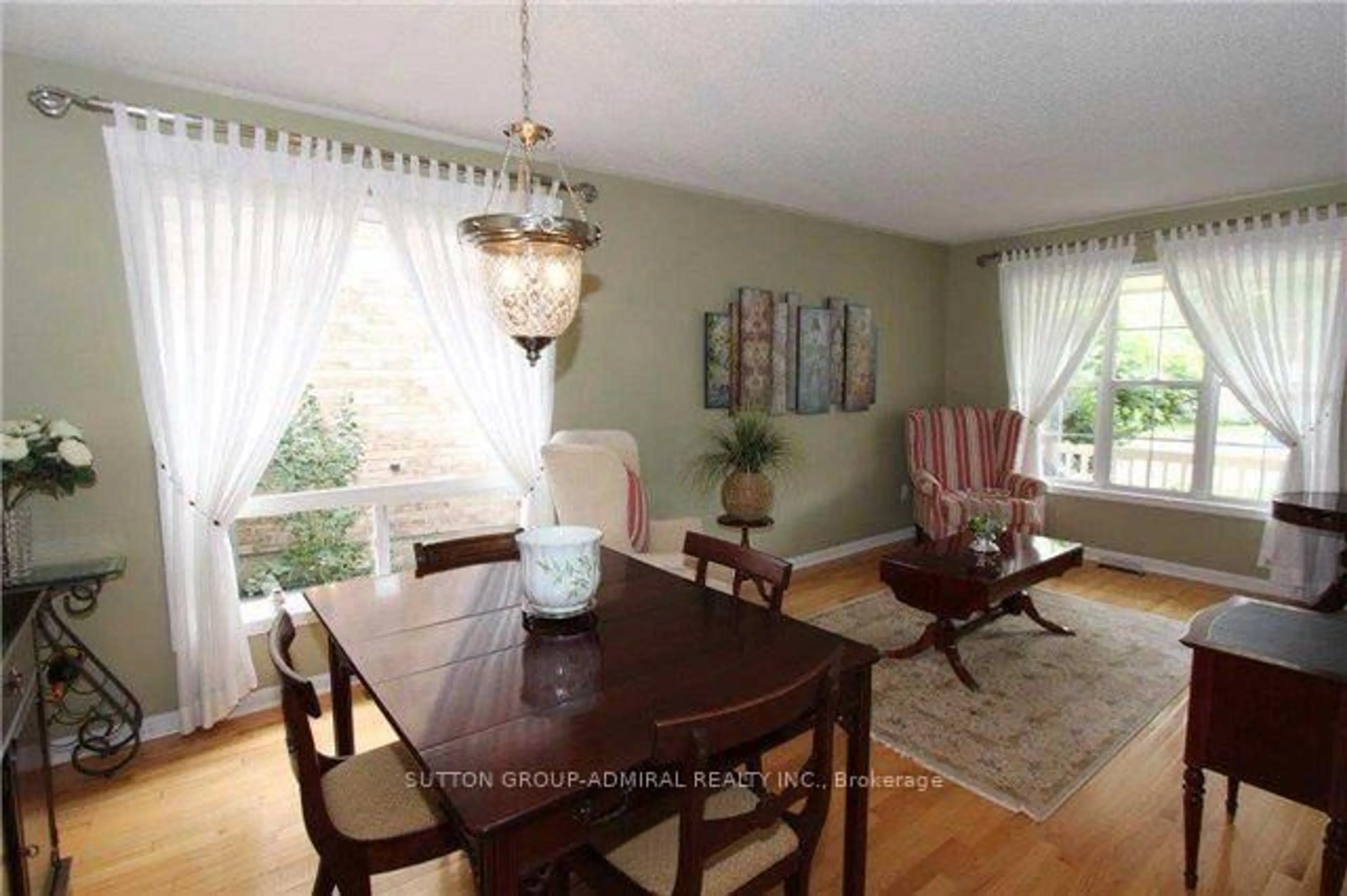 Dining room, wood/laminate floor for 1613 Ramshaw Cres, Milton Ontario L9T 5M1