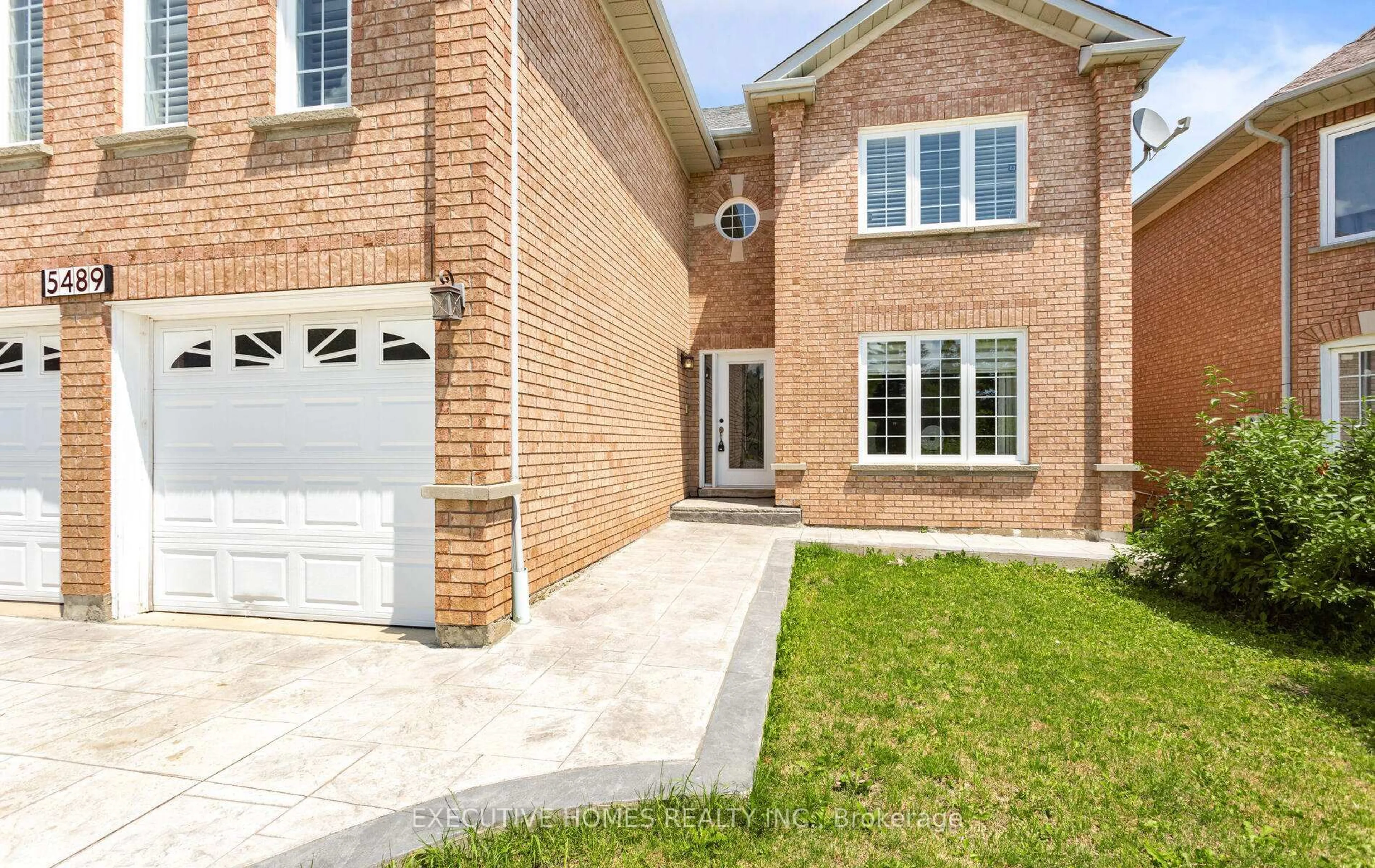 Home with brick exterior material, street for 5489 Glen Erin Dr, Mississauga Ontario L5M 5C8