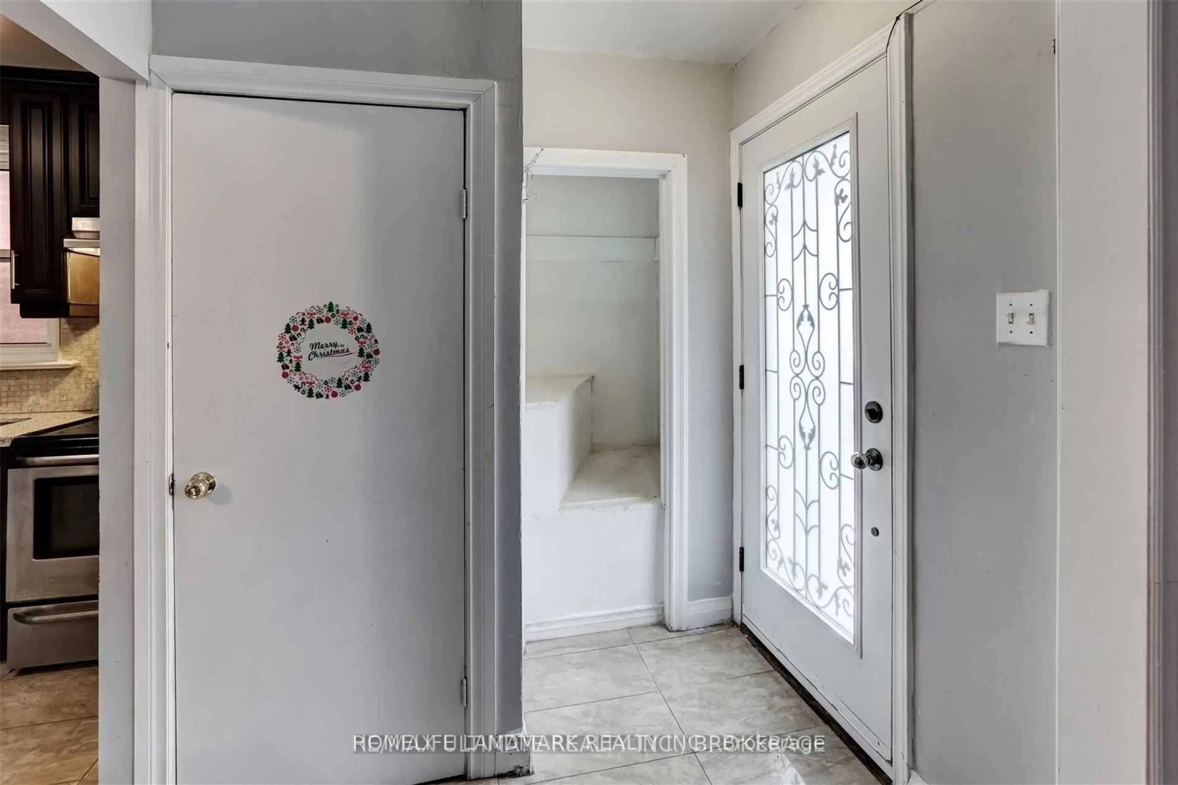 Indoor entryway for 67 Bala Ave, Toronto Ontario M6M 2E2