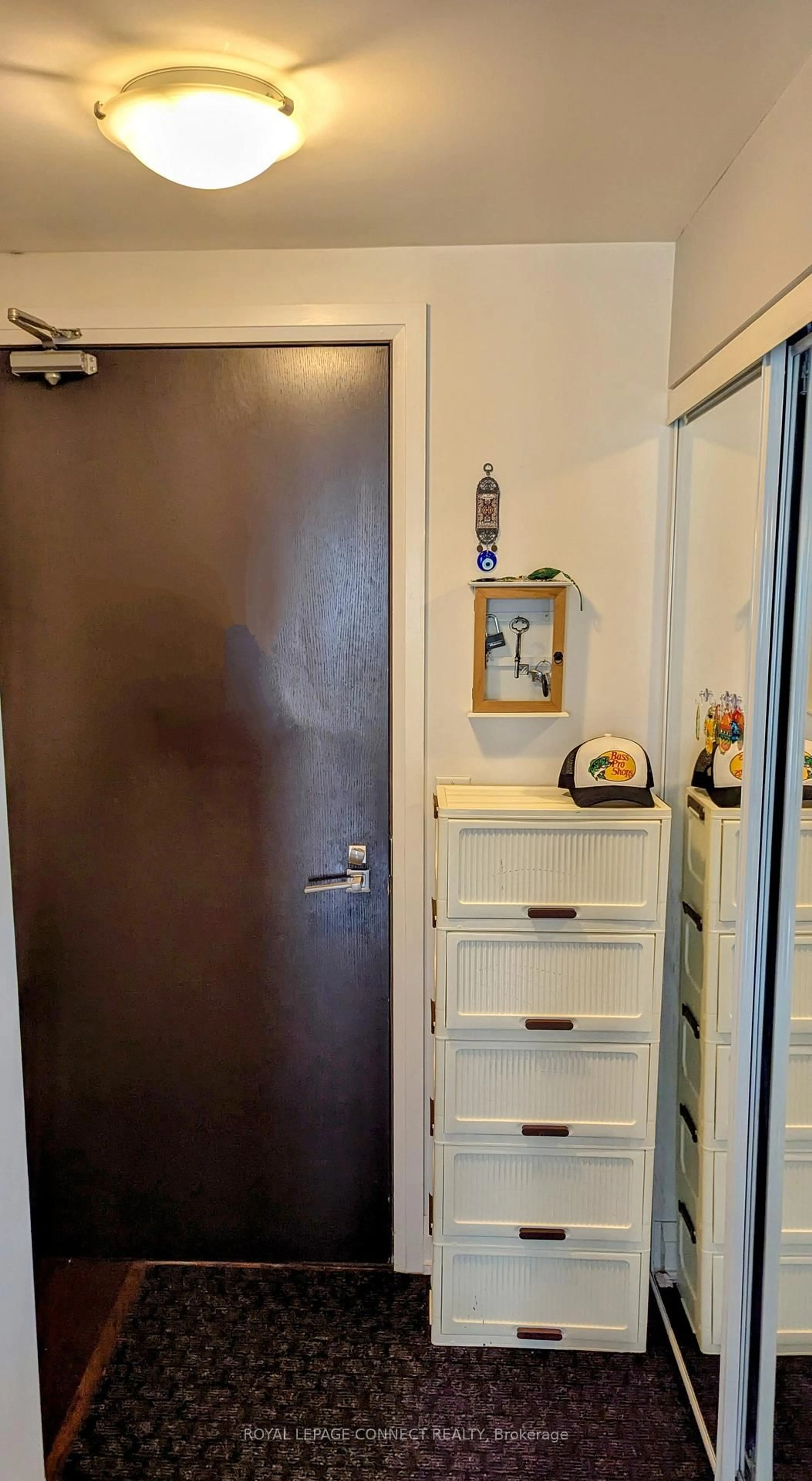Indoor entryway for 1 De Boers Dr #1610, Toronto Ontario M3J 0G6