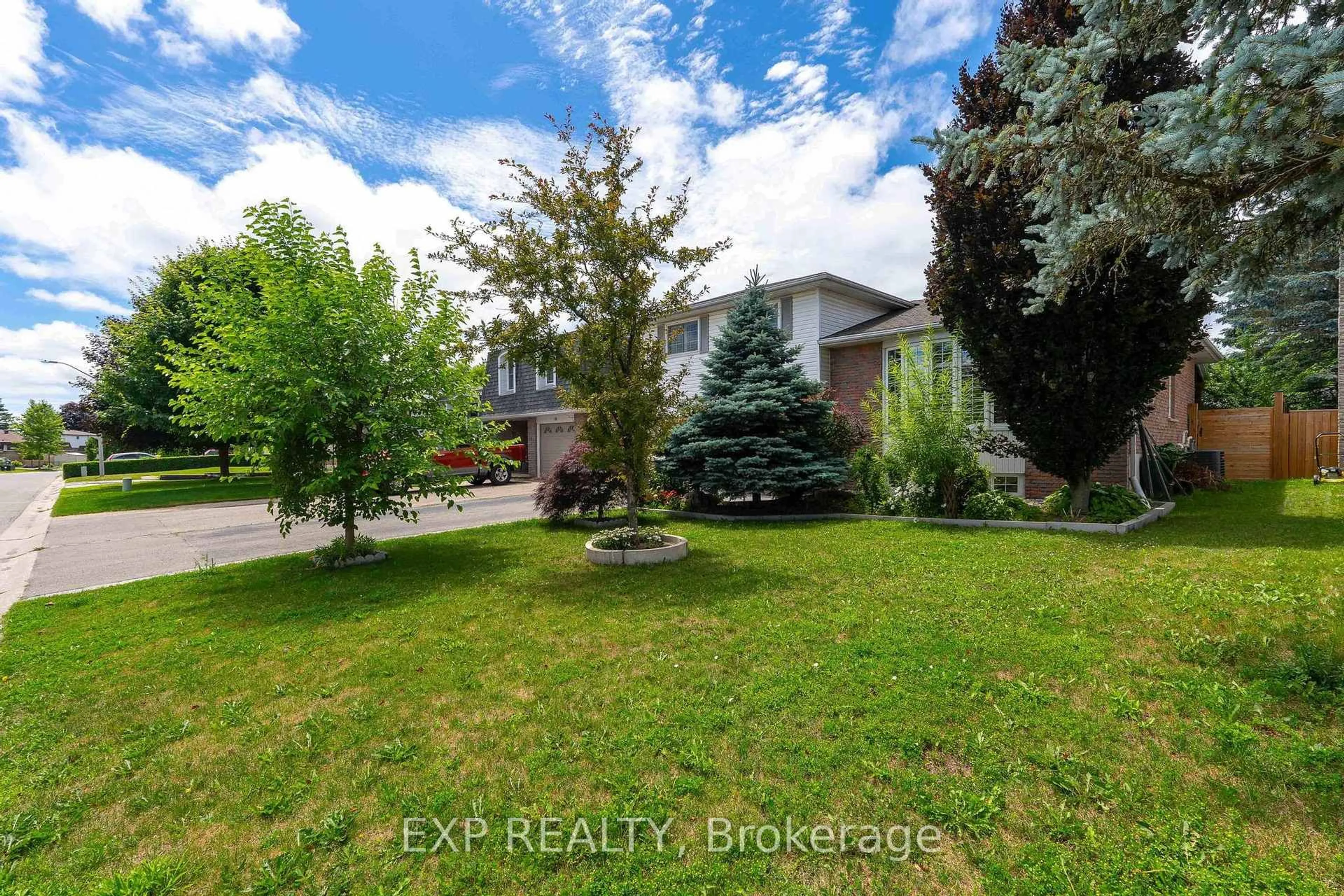 A pic from outside/outdoor area/front of a property/back of a property/a pic from drone, street for 18 Norman Ave, Halton Hills Ontario L7J 2R4