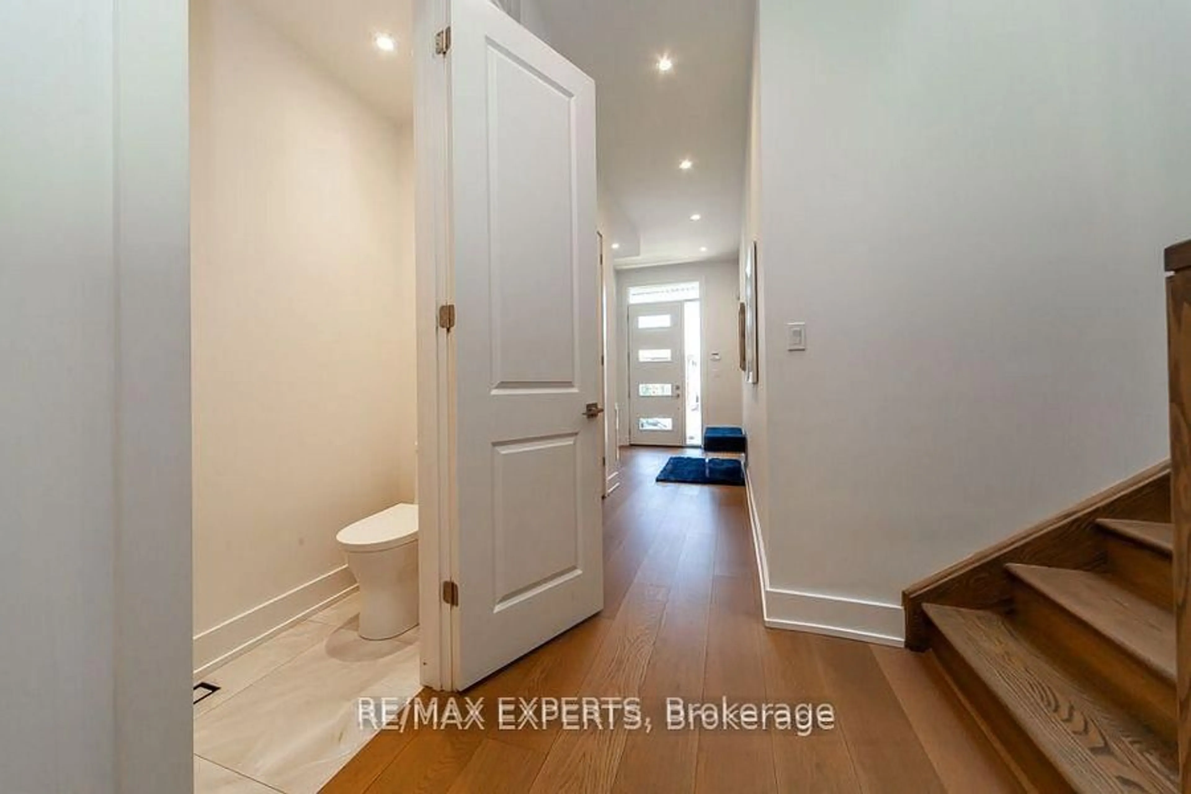 Indoor entryway for 68 Twenty Fourth St, Toronto Ontario M8V 3N8