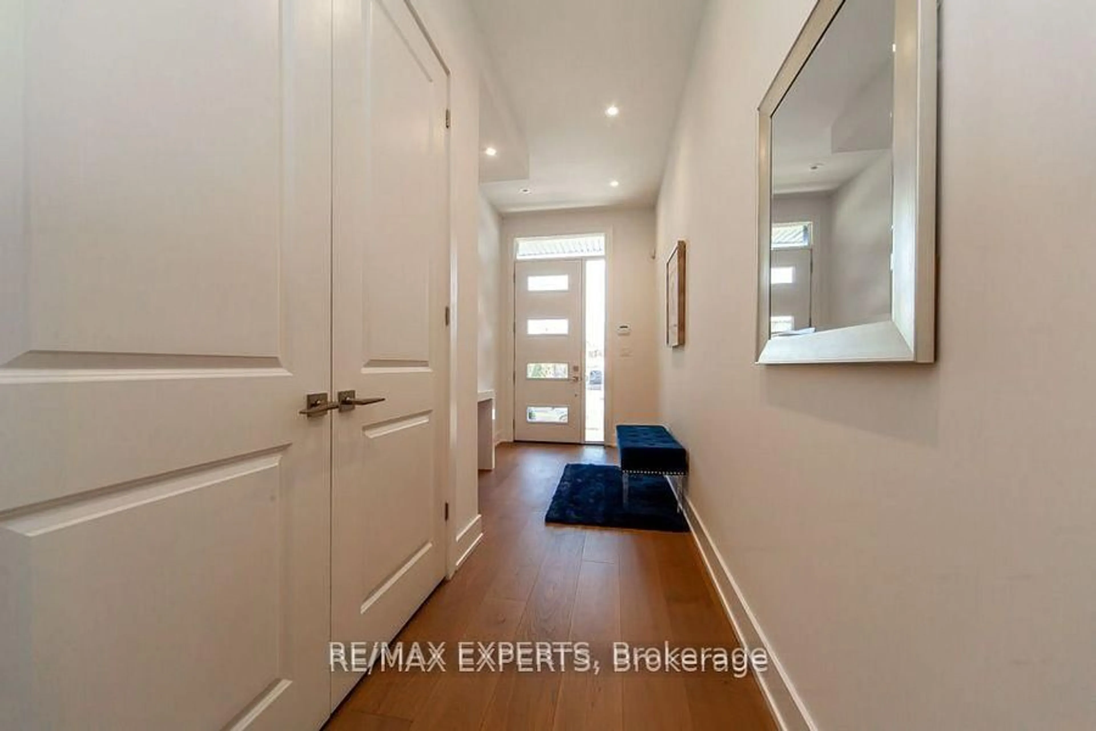 Indoor entryway for 68 Twenty Fourth St, Toronto Ontario M8V 3N8