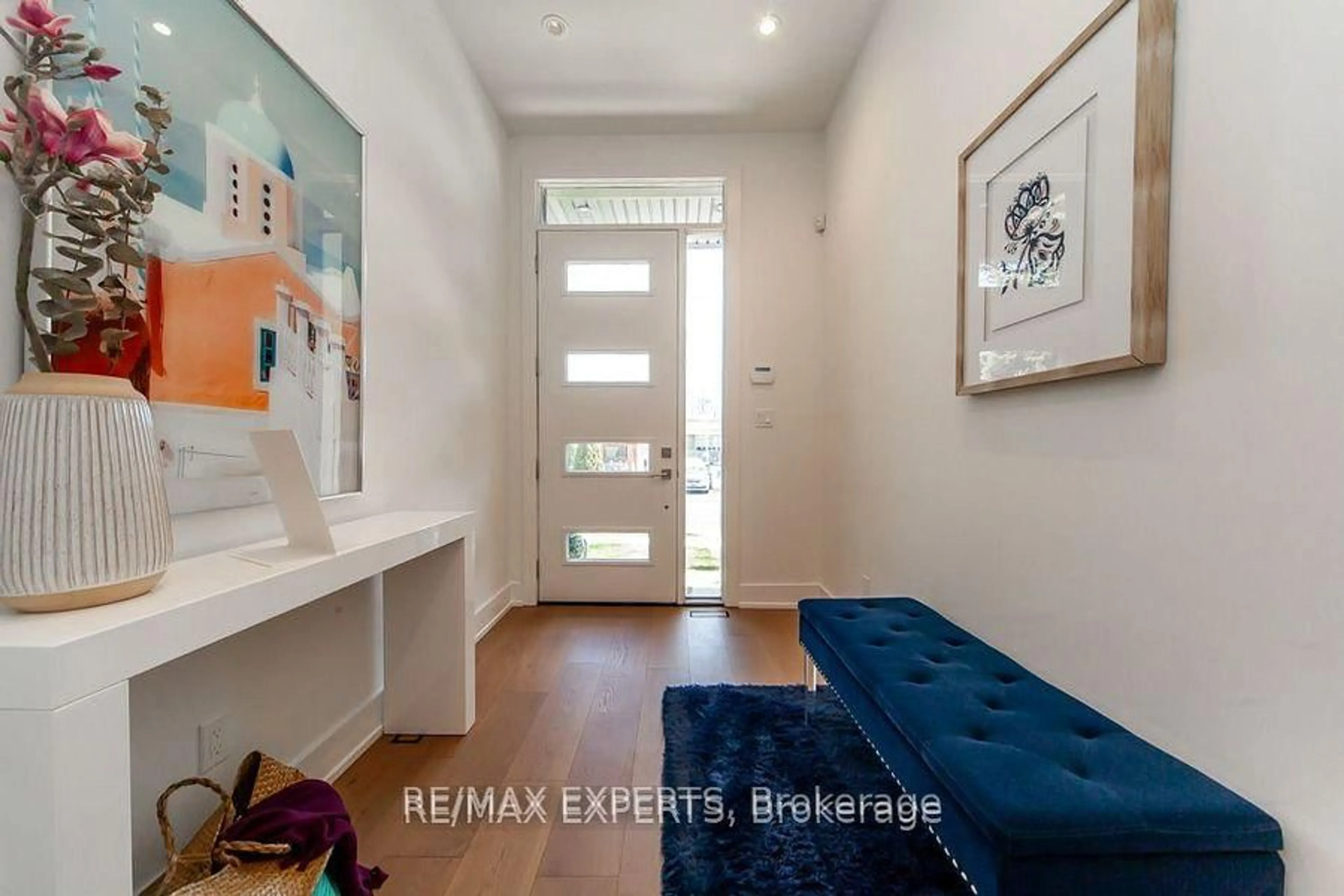 Indoor entryway for 68 Twenty Fourth St, Toronto Ontario M8V 3N8