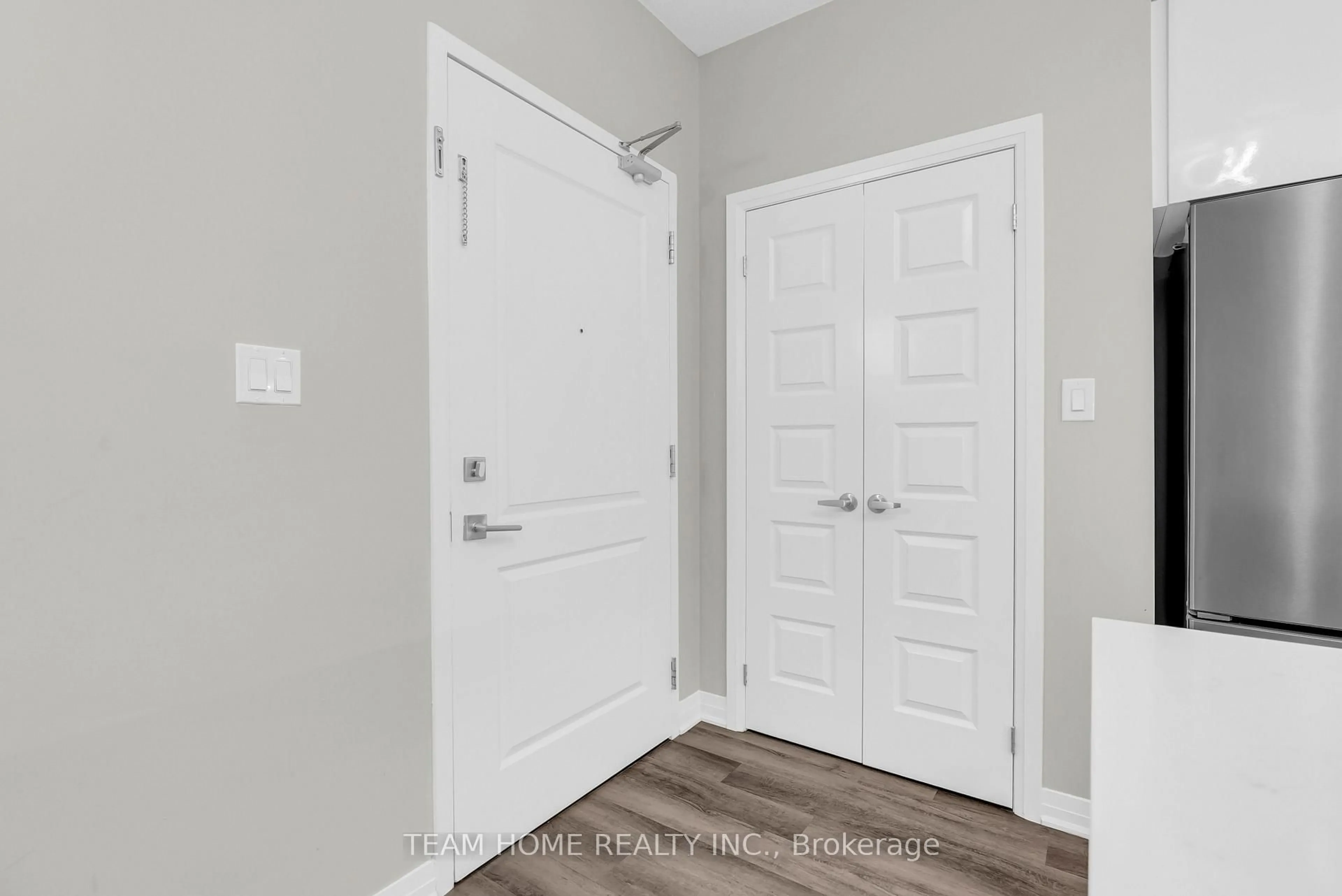 Indoor entryway for 610 Farmstead Dr #220, Milton Ontario L9T 8X5