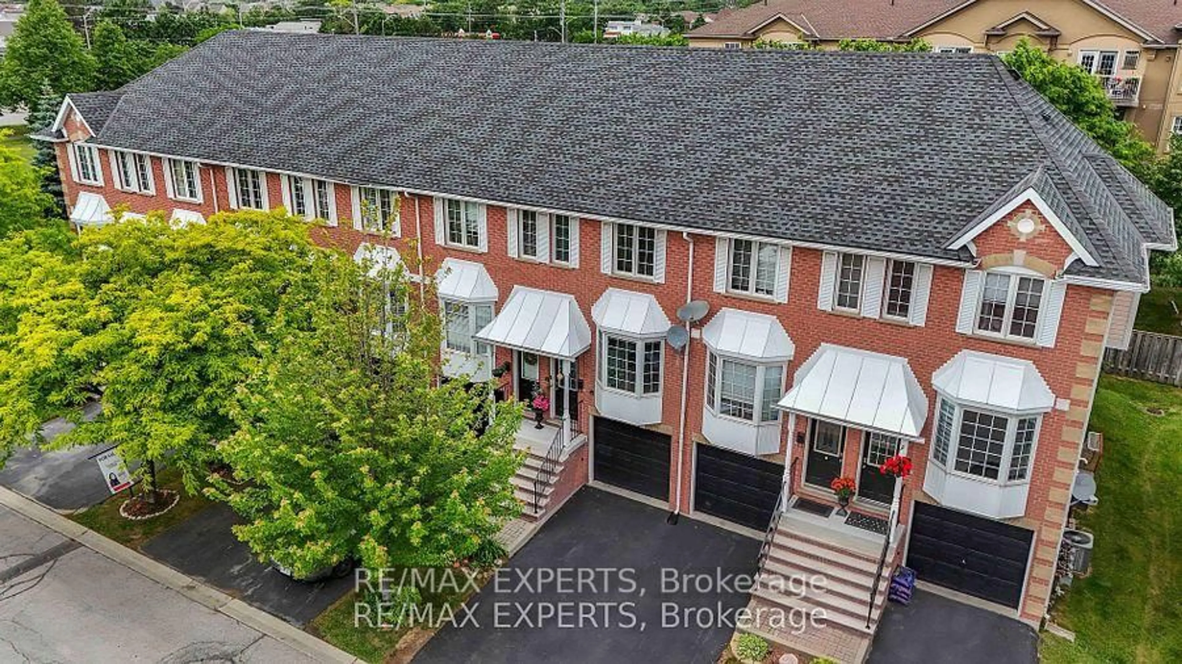 A pic from outside/outdoor area/front of a property/back of a property/a pic from drone, street for 3480 Upper Middle Rd #118, Burlington Ontario L7M 4R9