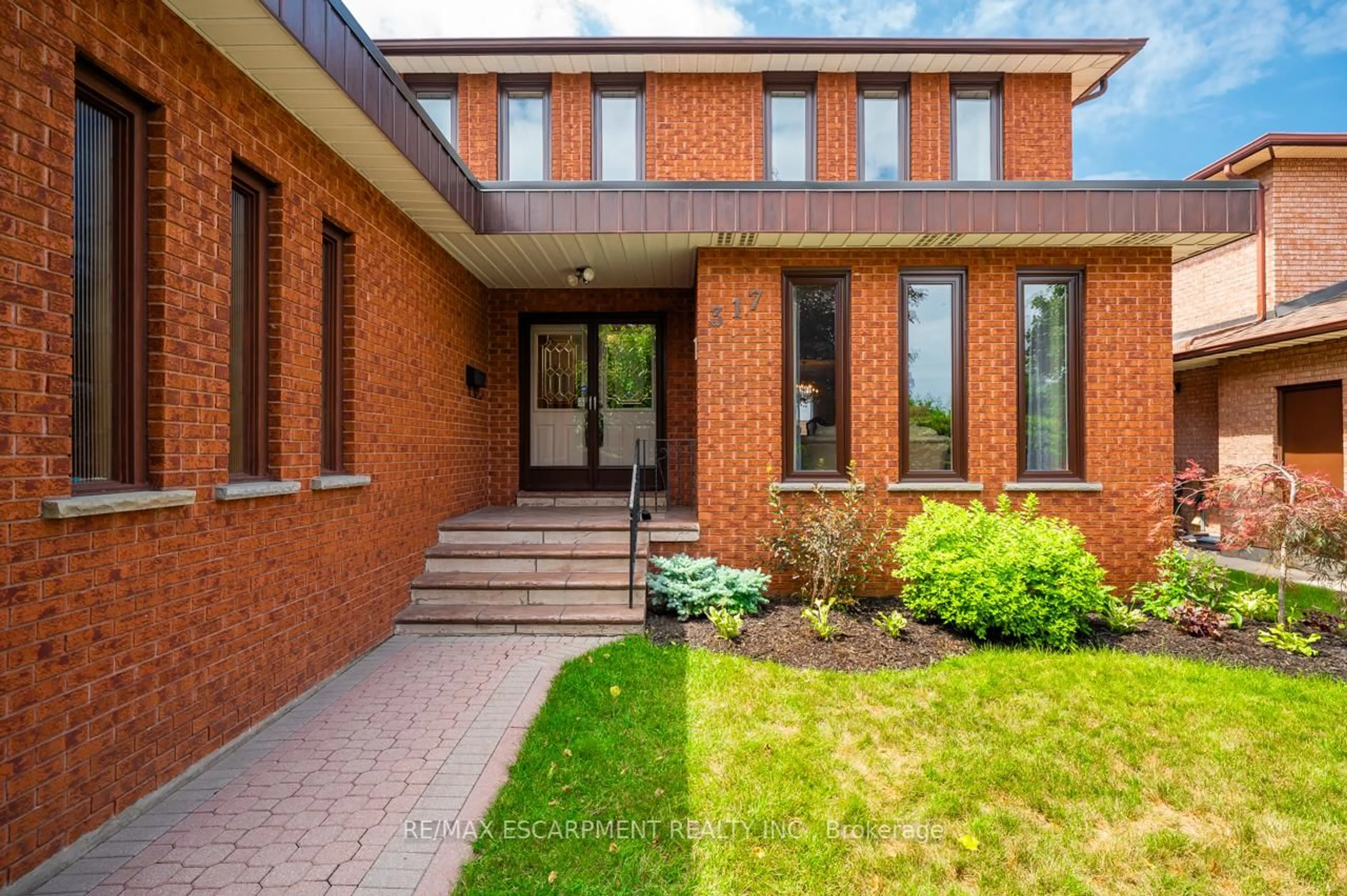 Home with brick exterior material, street for 317 Creelman Rd, Mississauga Ontario L5A 4A6