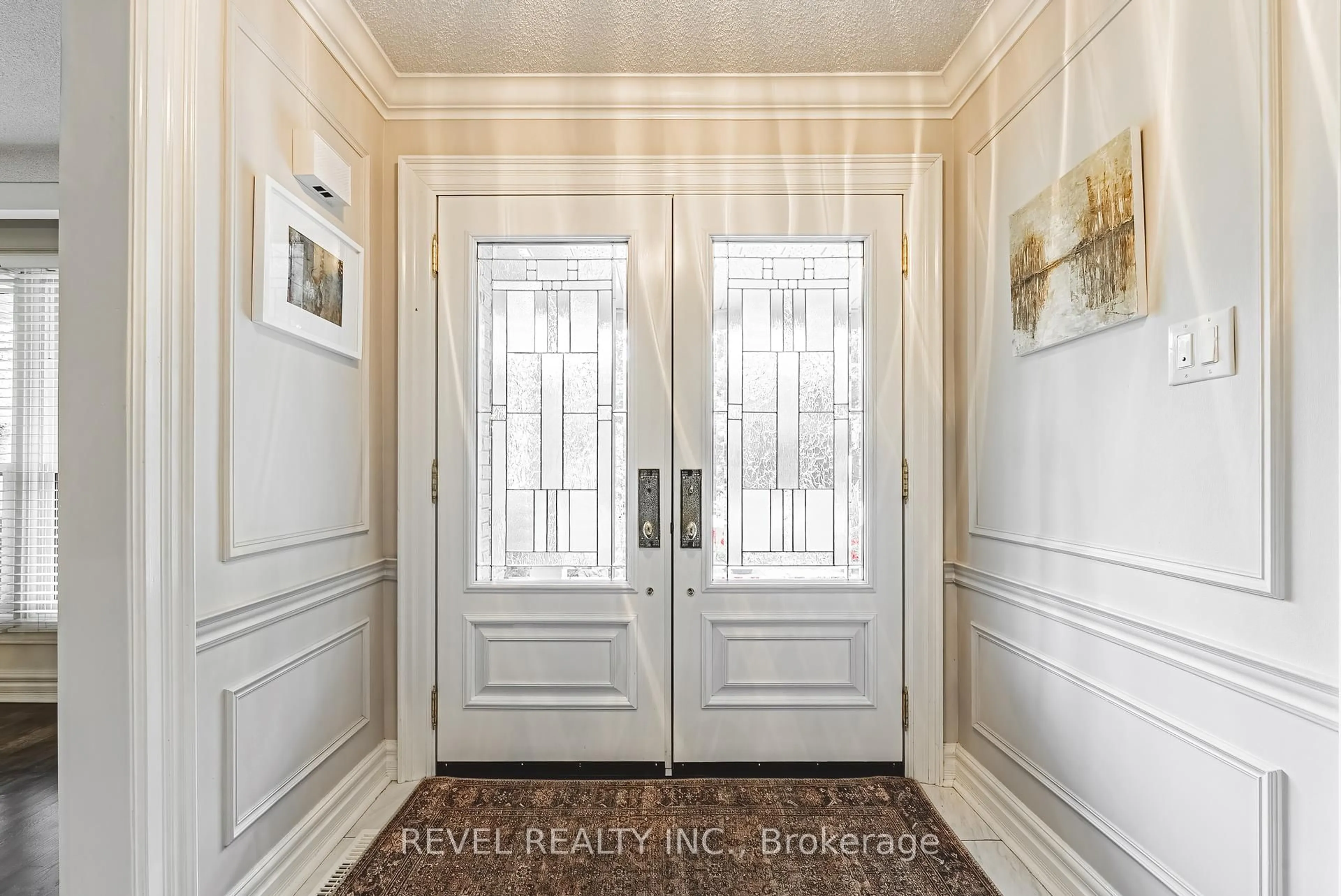 Indoor entryway for 116 Campbell Ave, Milton Ontario L0P 1B0