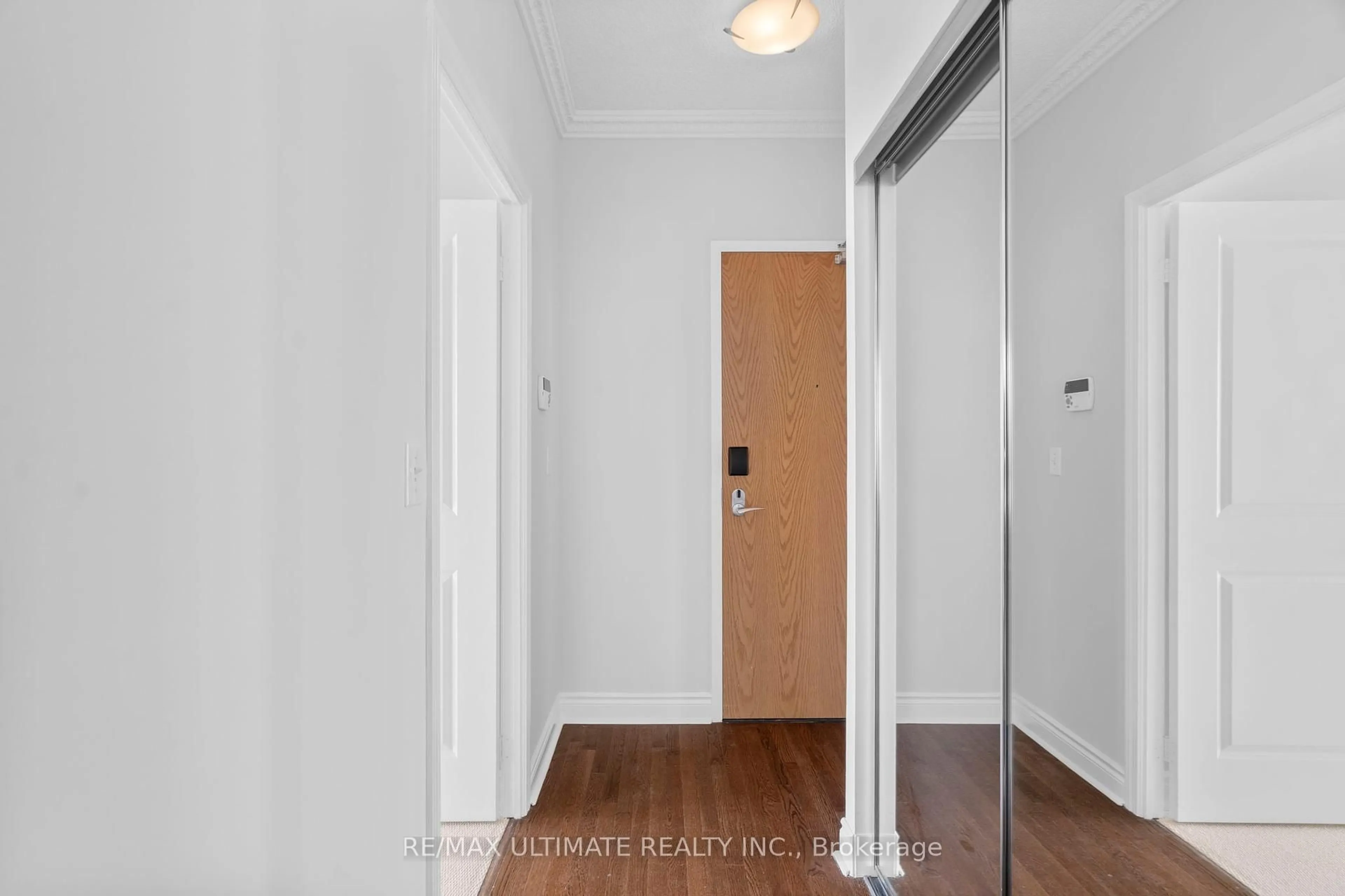 Indoor entryway for 1910 Lake Shore Blvd #1707, Toronto Ontario M6S 1A2